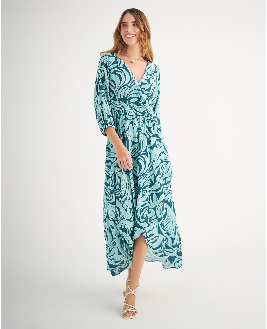 Vestido con diseño cruzado en frente