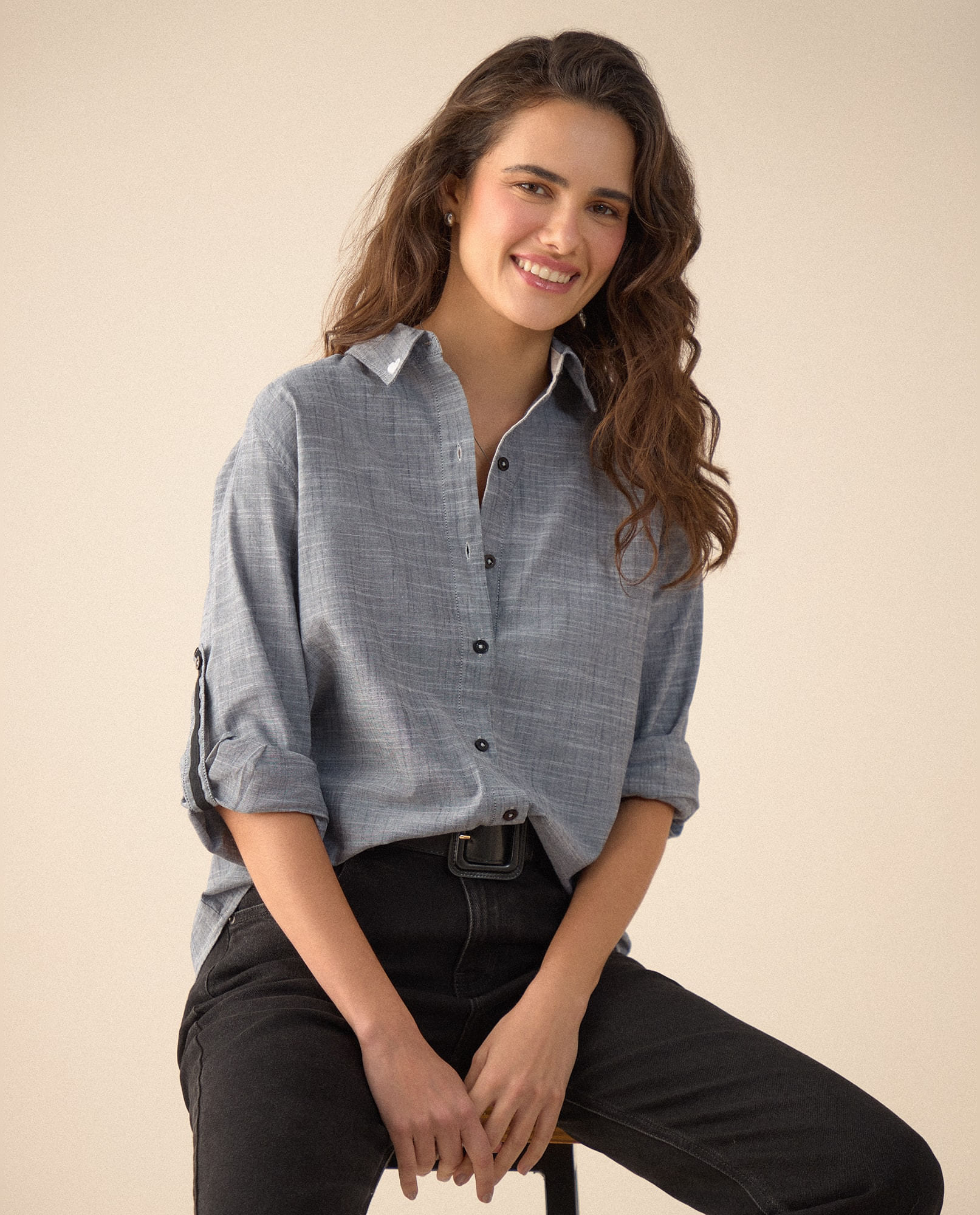 Camisa con bordados localizados para mujer