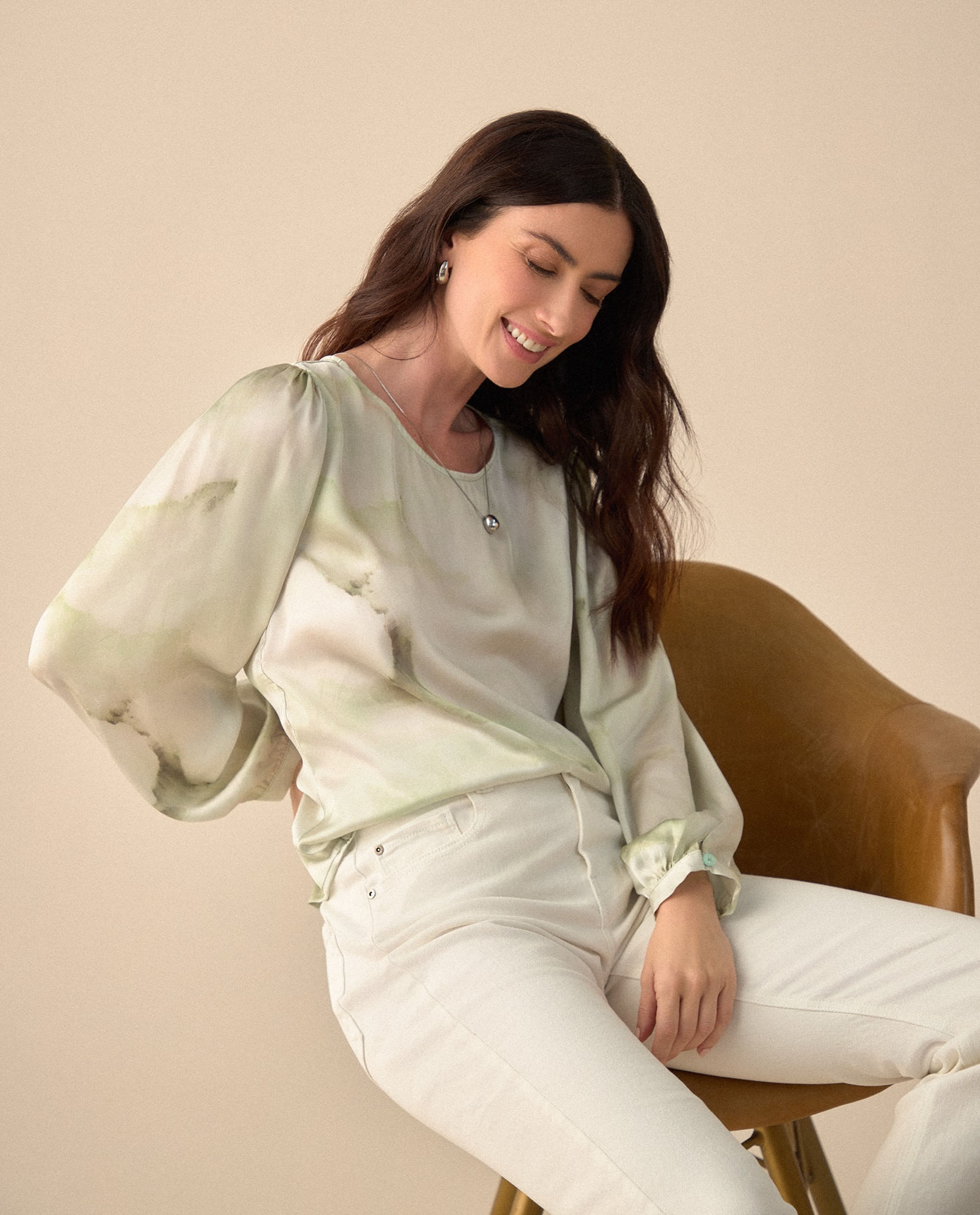 Camisa en tela tipo satín para mujer