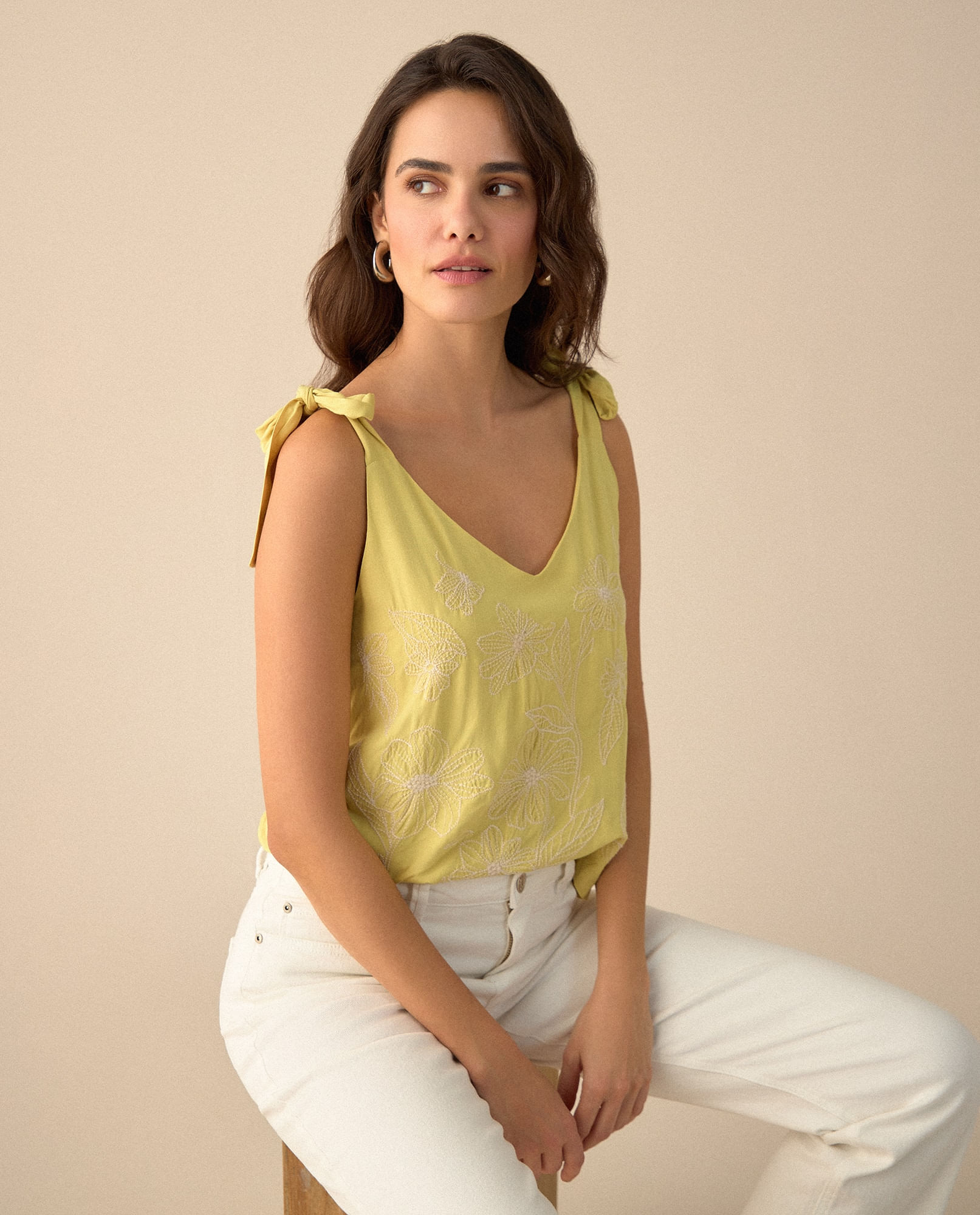Camisa con escote en V para mujer