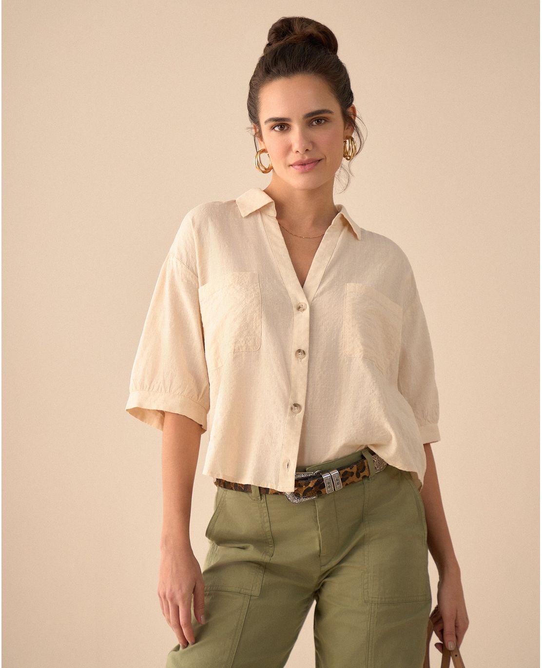 Camisa con mini escote en V para mujer