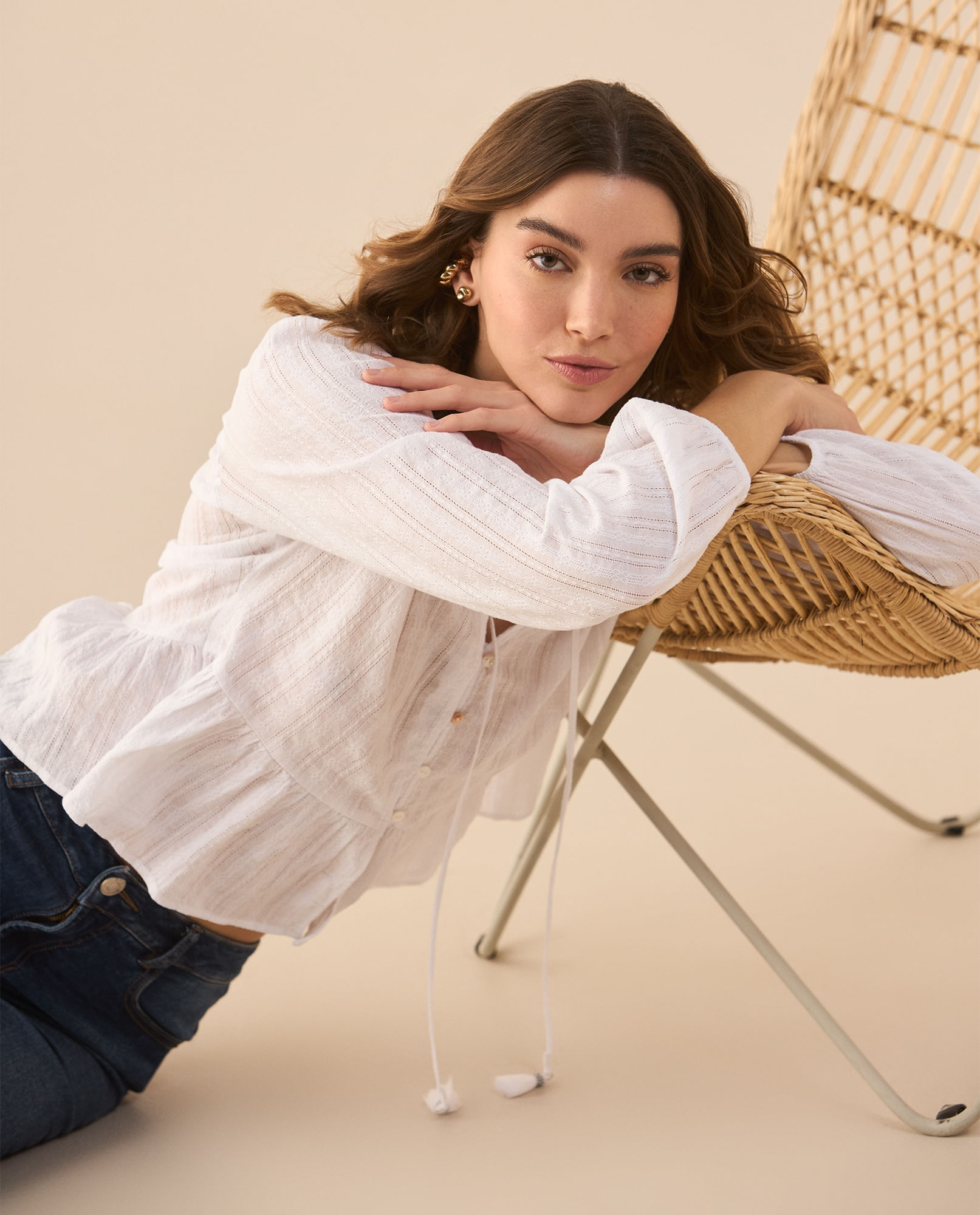 Camisa con escote en V para mujer