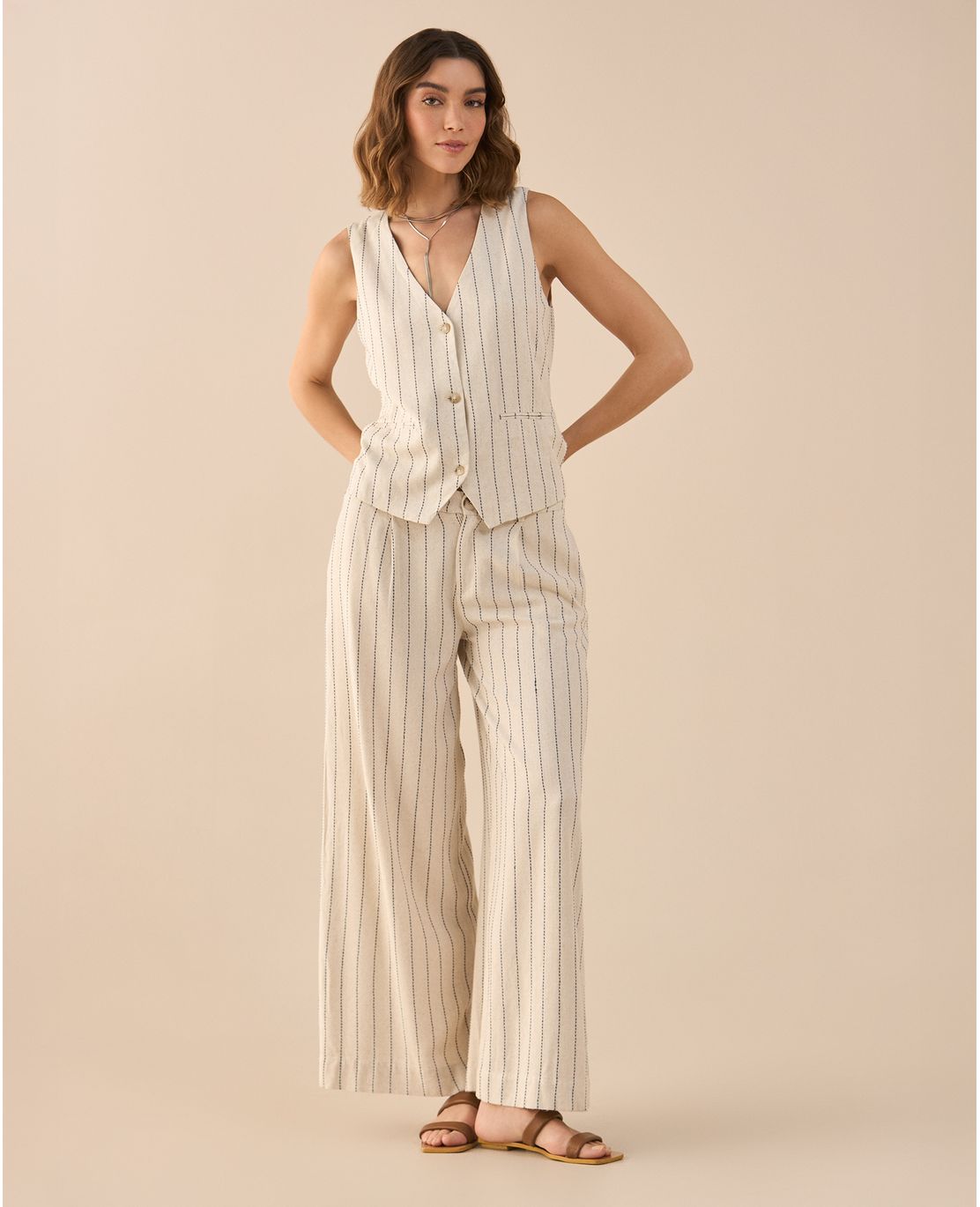Pantalón con líneas bordadas para mujer