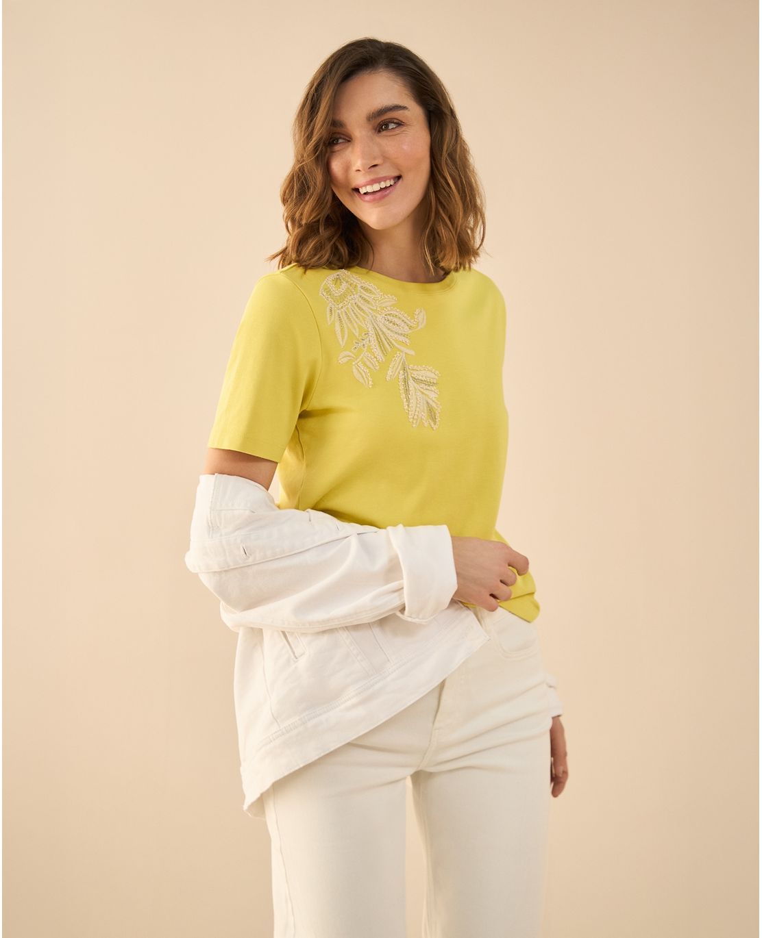 Camiseta con apliques brillantes para mujer