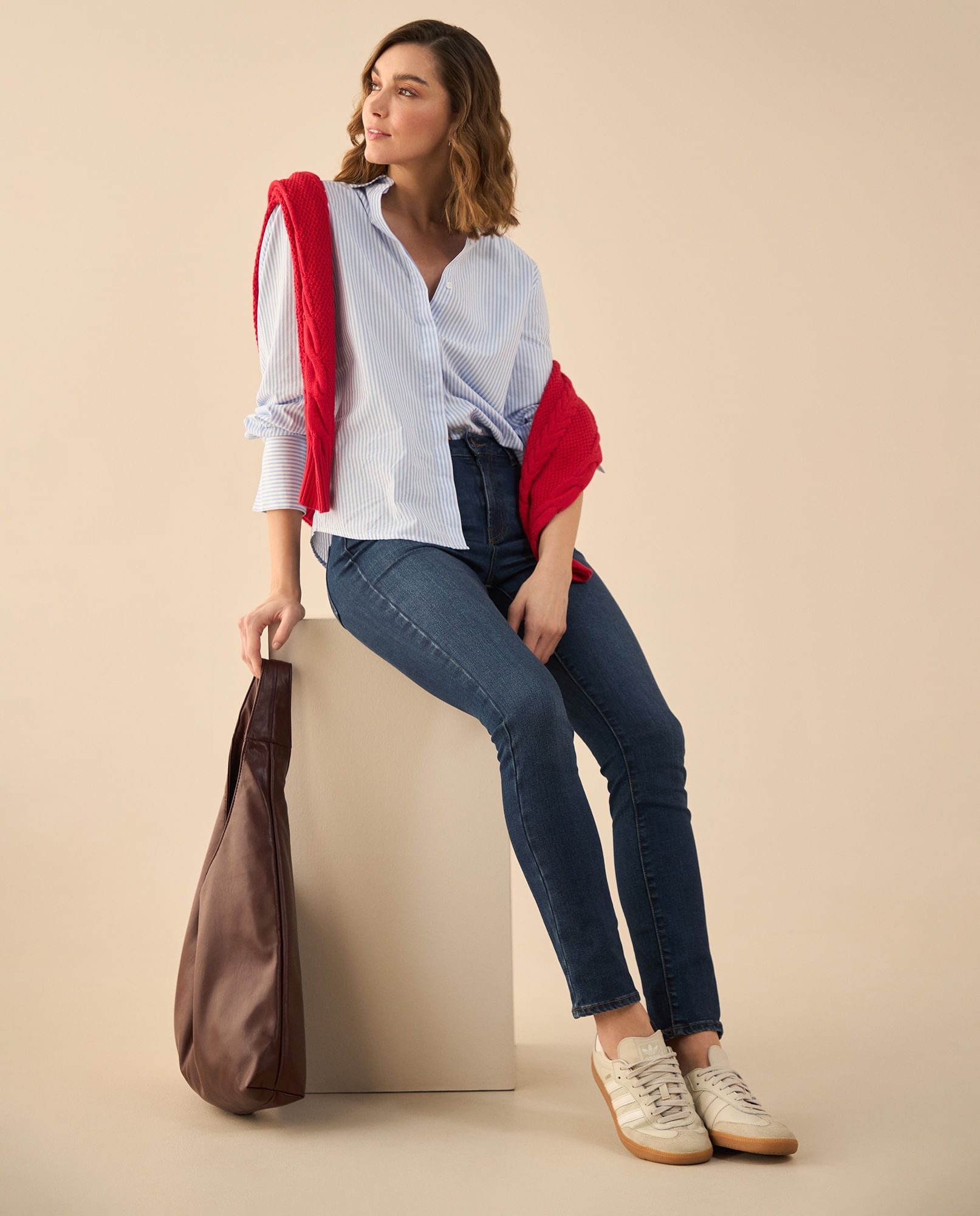 Jean slim tono oscuro para mujer