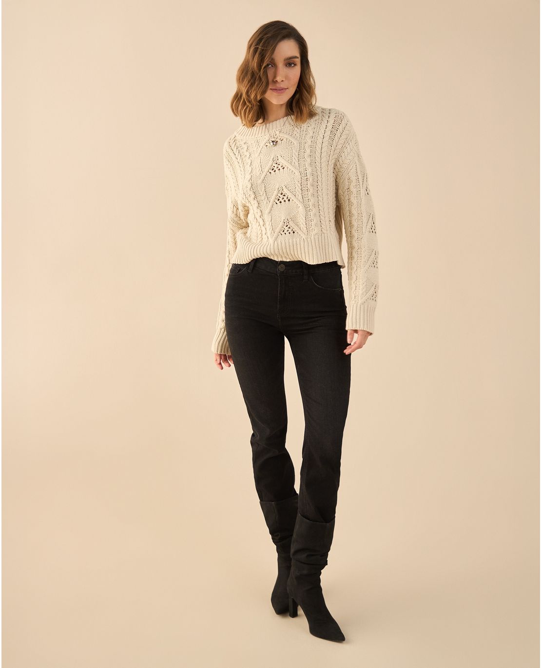 Jean Straight en black denim para mujer