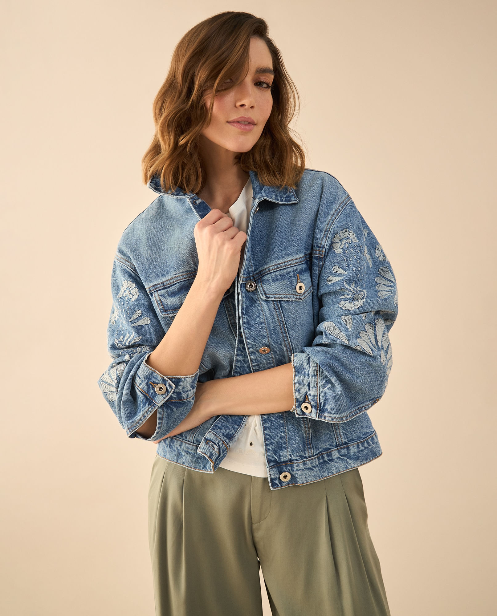 Chaqueta en denim tono medio para mujer
