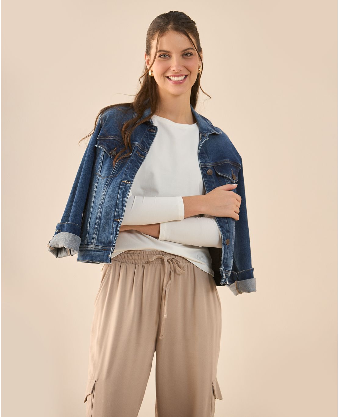 Camiseta con letras bordadas para mujer