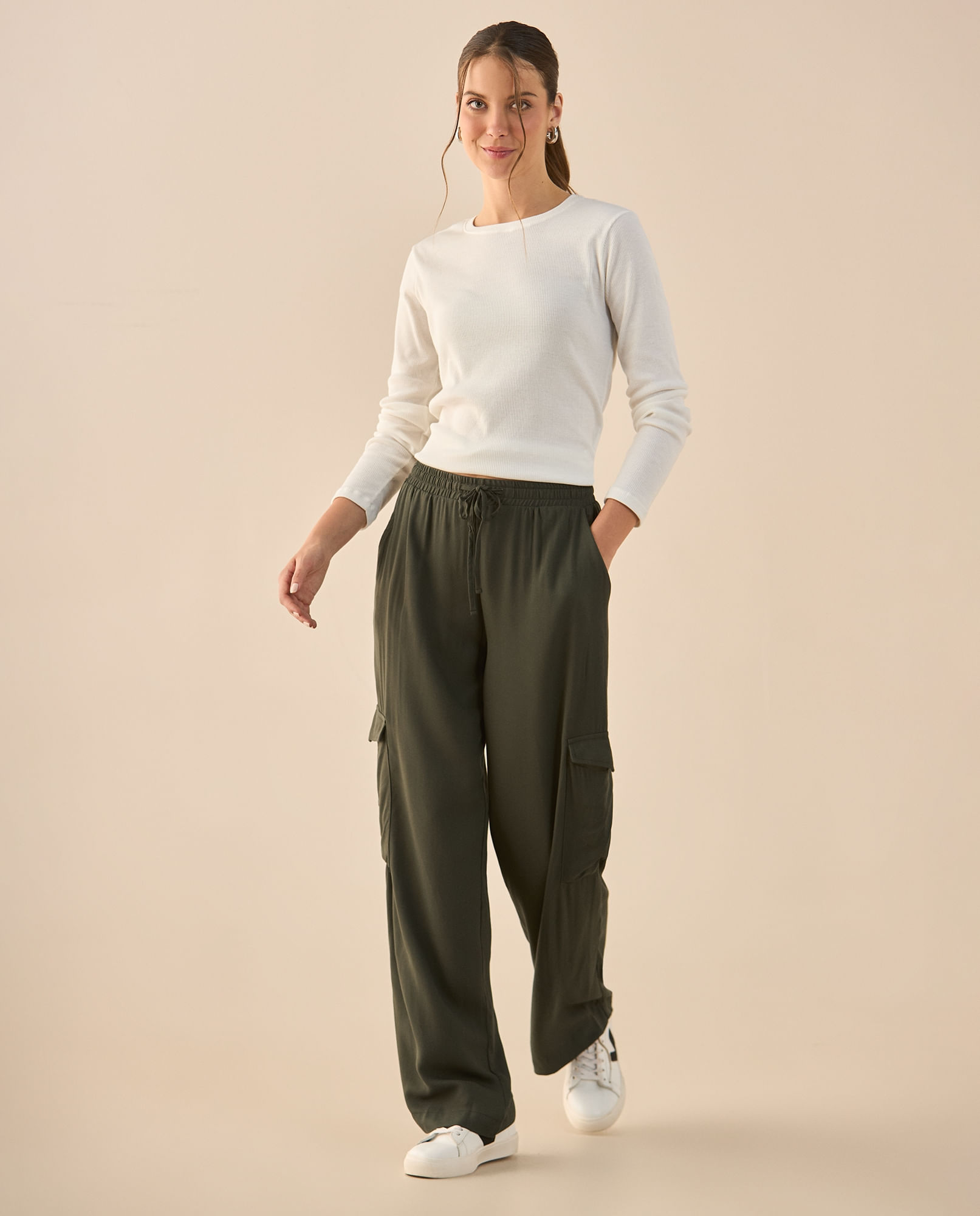 Pantalón de tela fluida para mujer