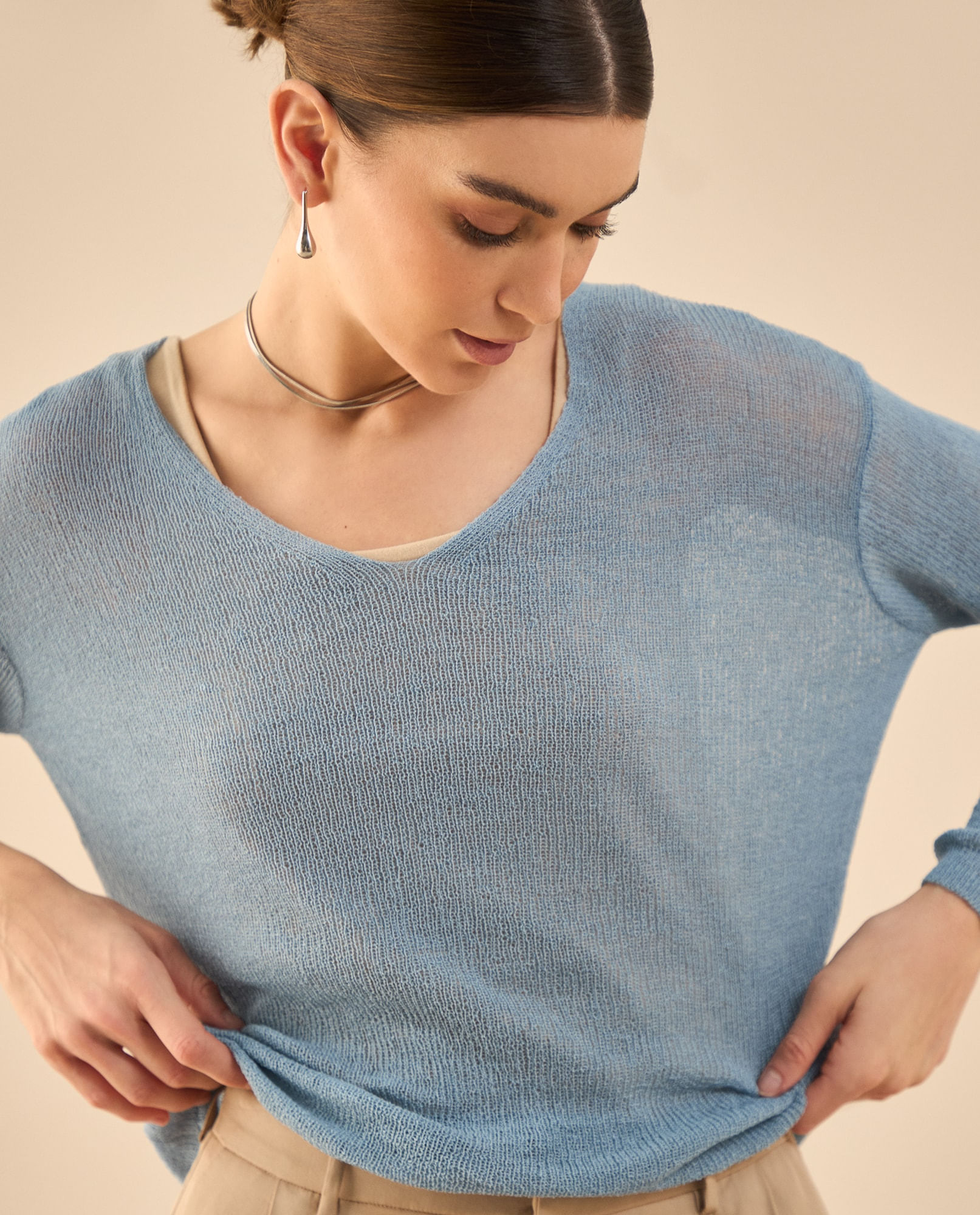 Camisa tejida con escote en V para mujer