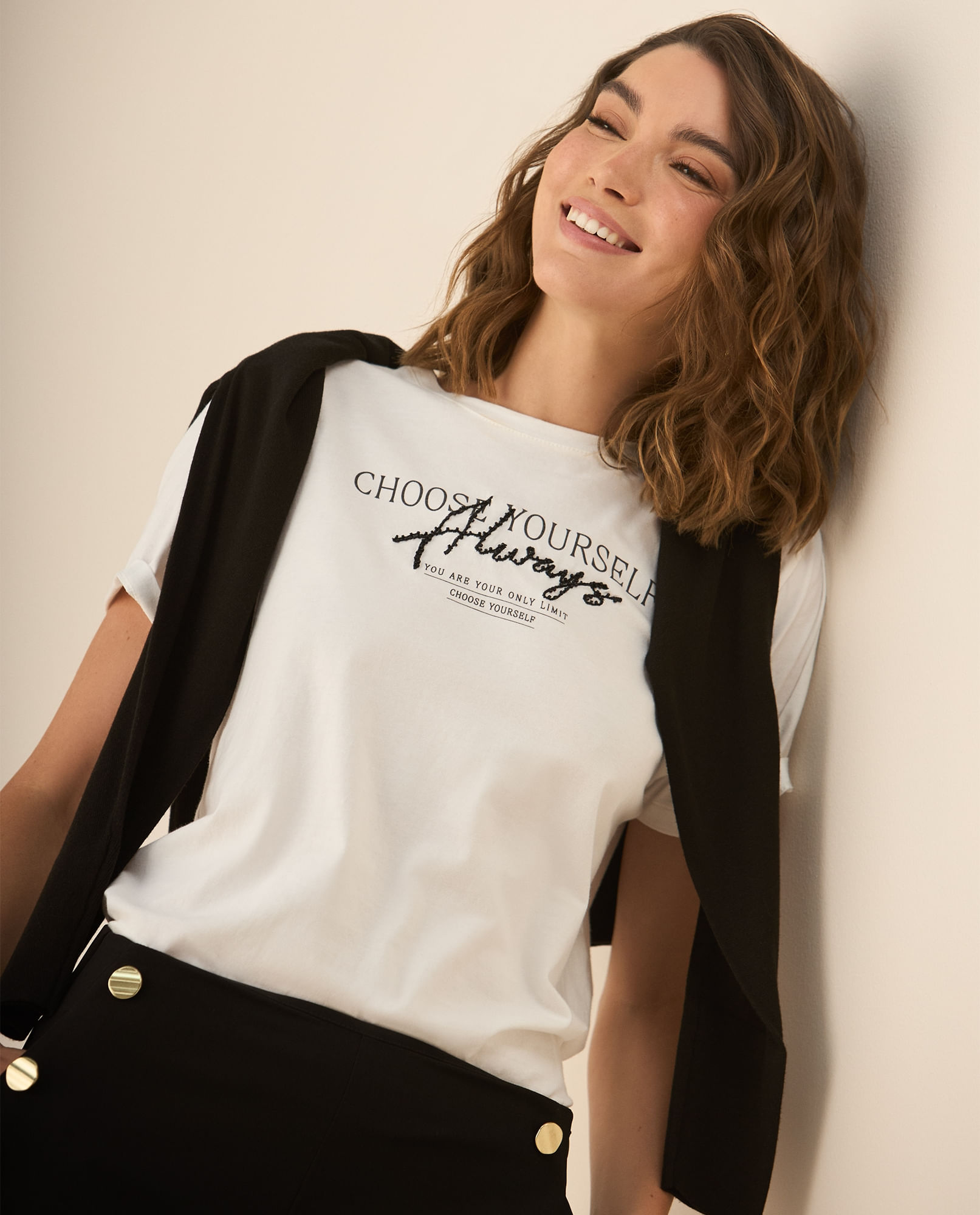 Camiseta maga corta con estampado y bordado para mujer