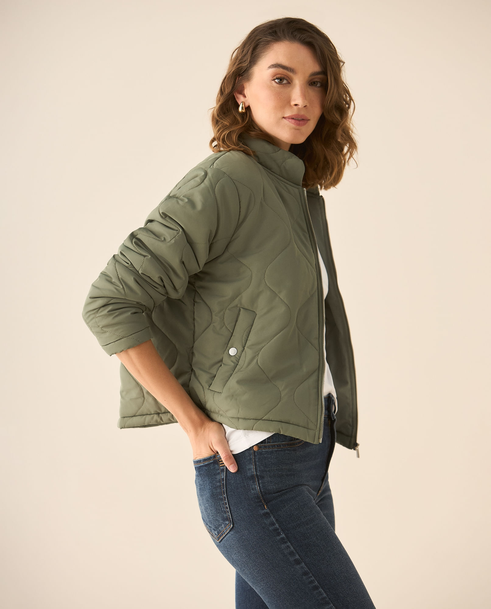 Chaqueta acolchada de cuello alto para mujer