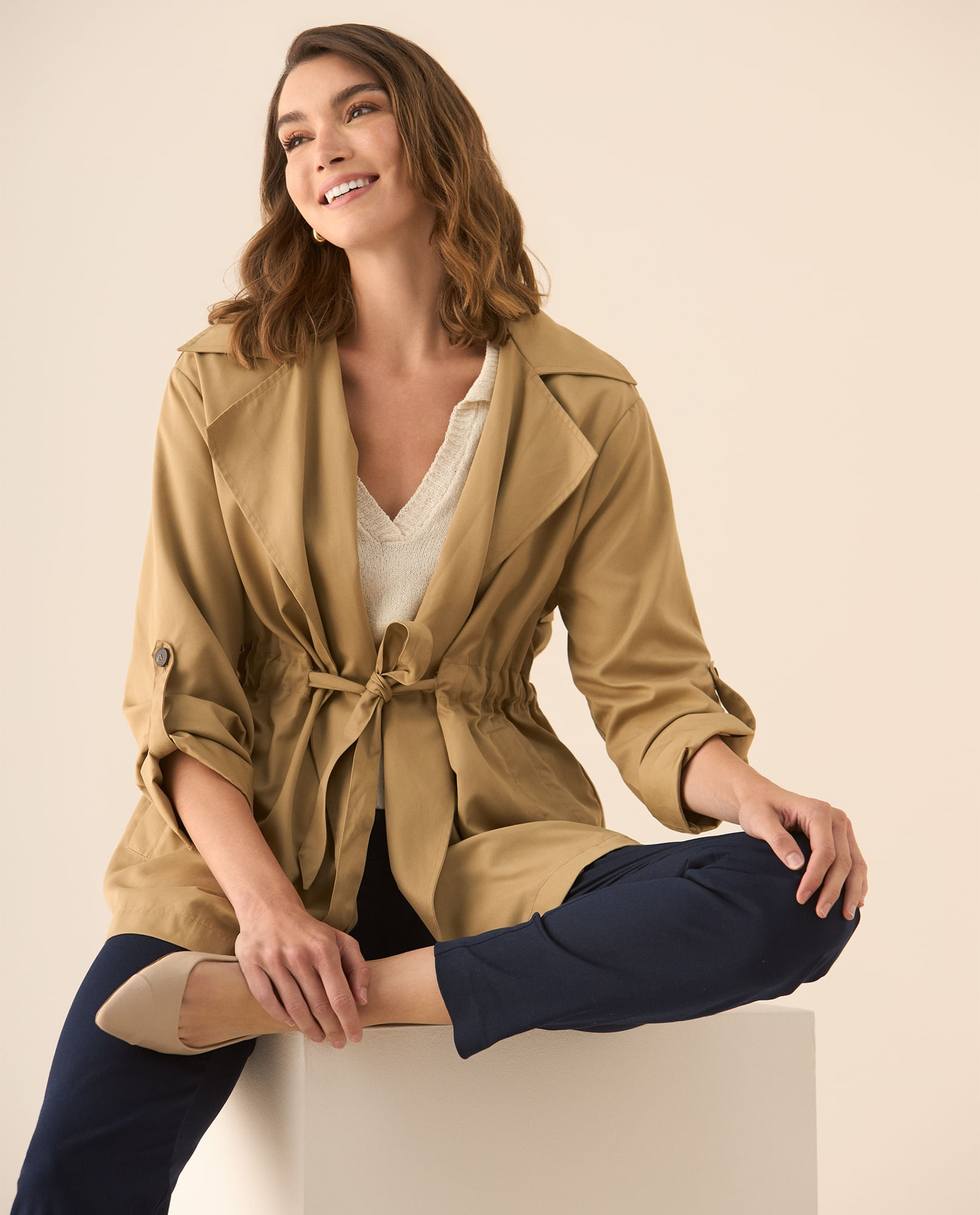 Chaqueta tipo abrigo con cinturón ajustable para mujer