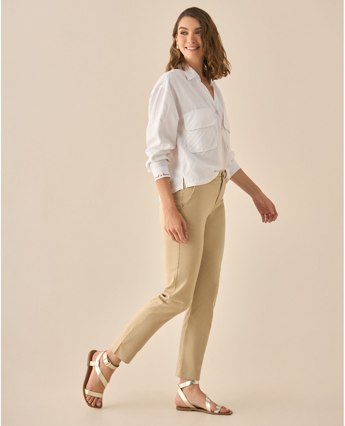 Pantalón clásico con bolsillos de ribete para mujer