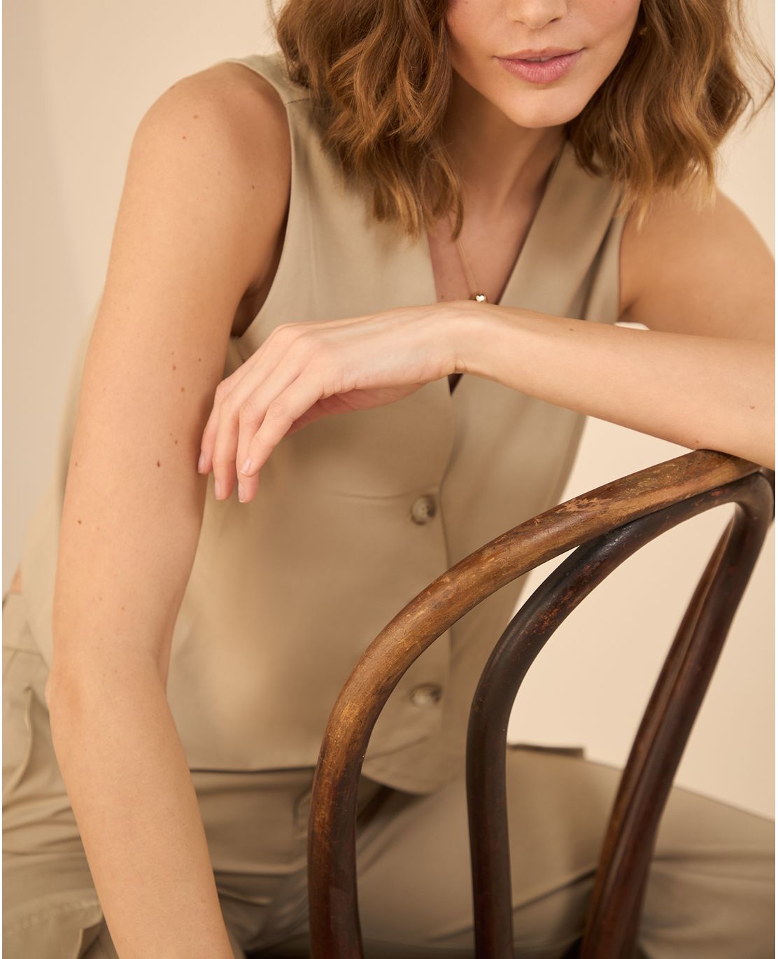 Camisa tipo chaleco con escote en V para mujer