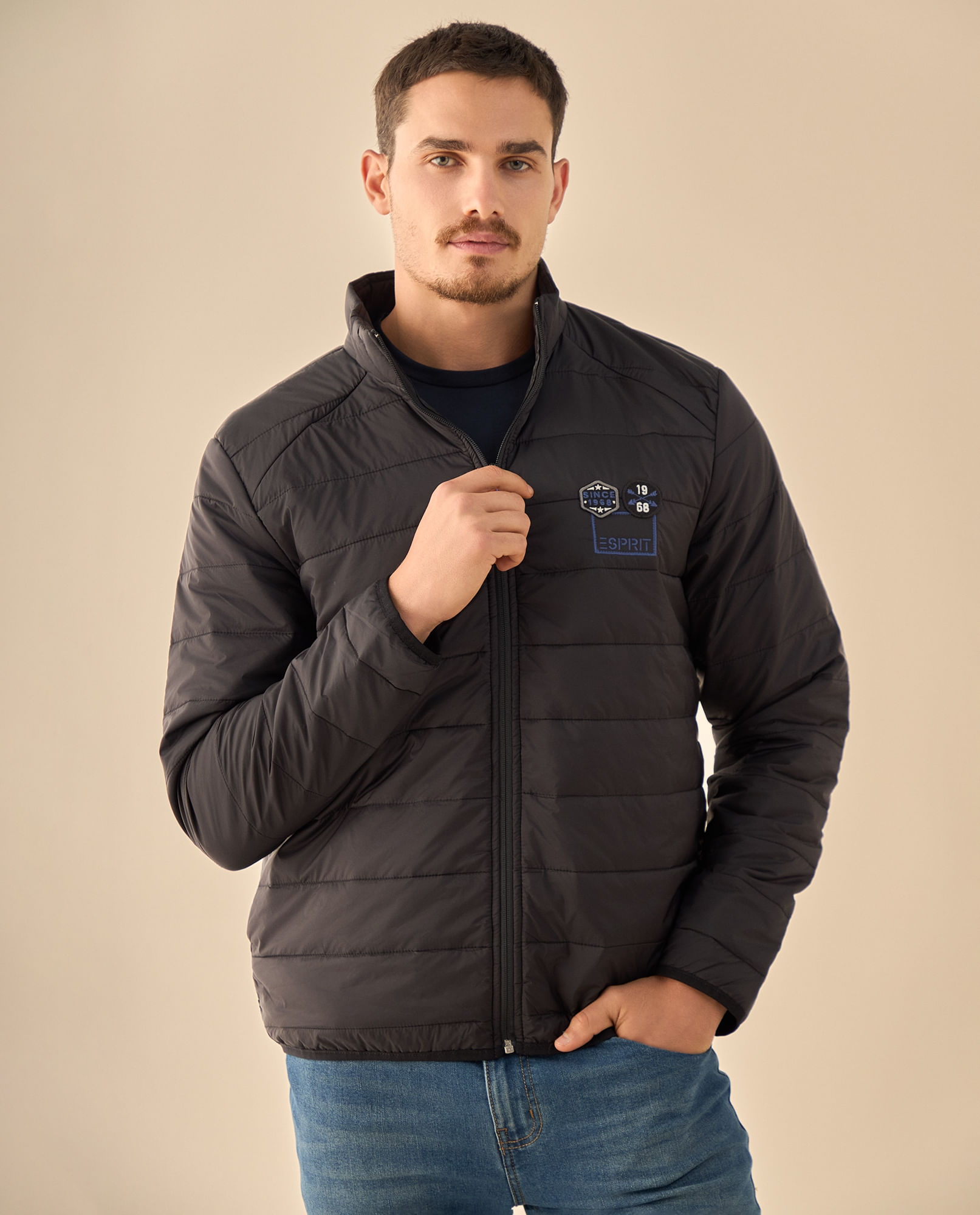 Chaqueta Puffer con Parches Bordados