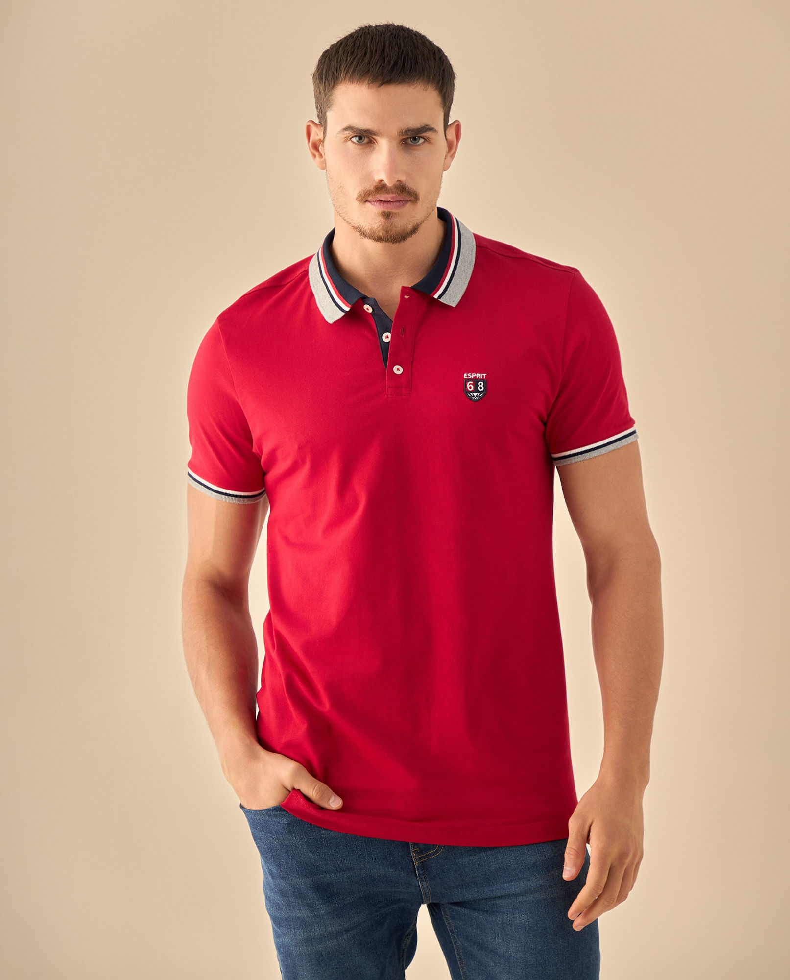 Polo con Detalles Contrastantes