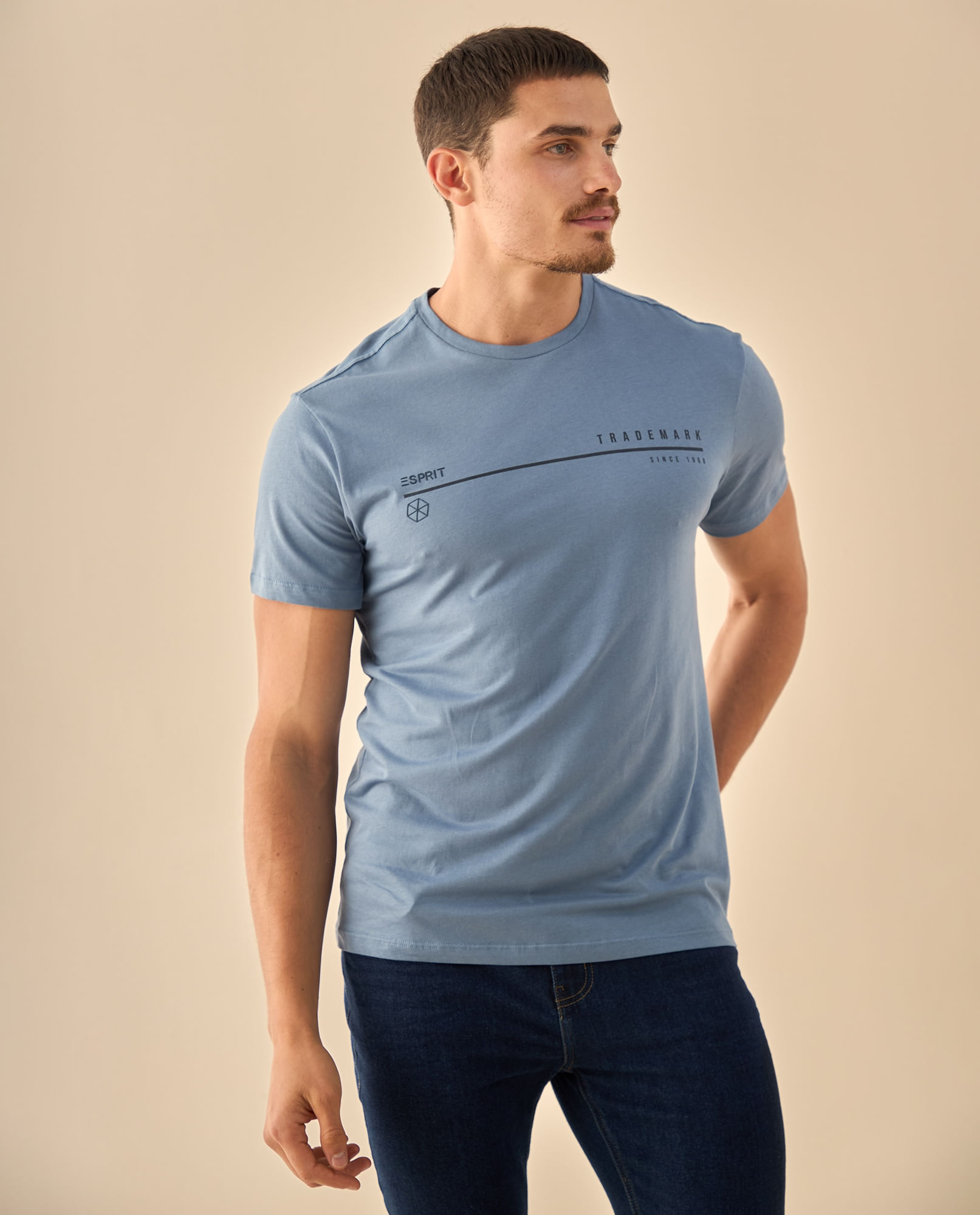 Camiseta con Estampado Gráfico TRADEMARK