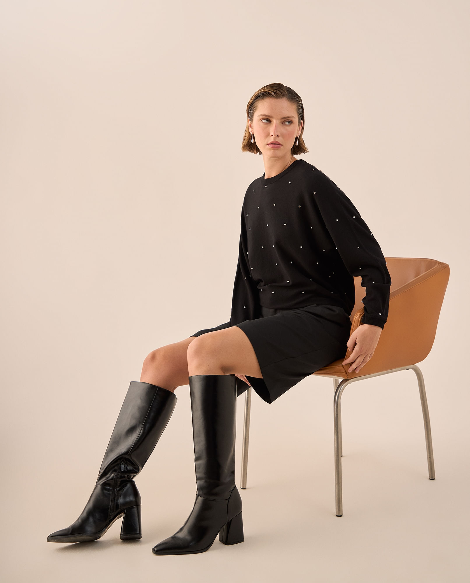 Shorts Negros Cintura Alta con Pliegues