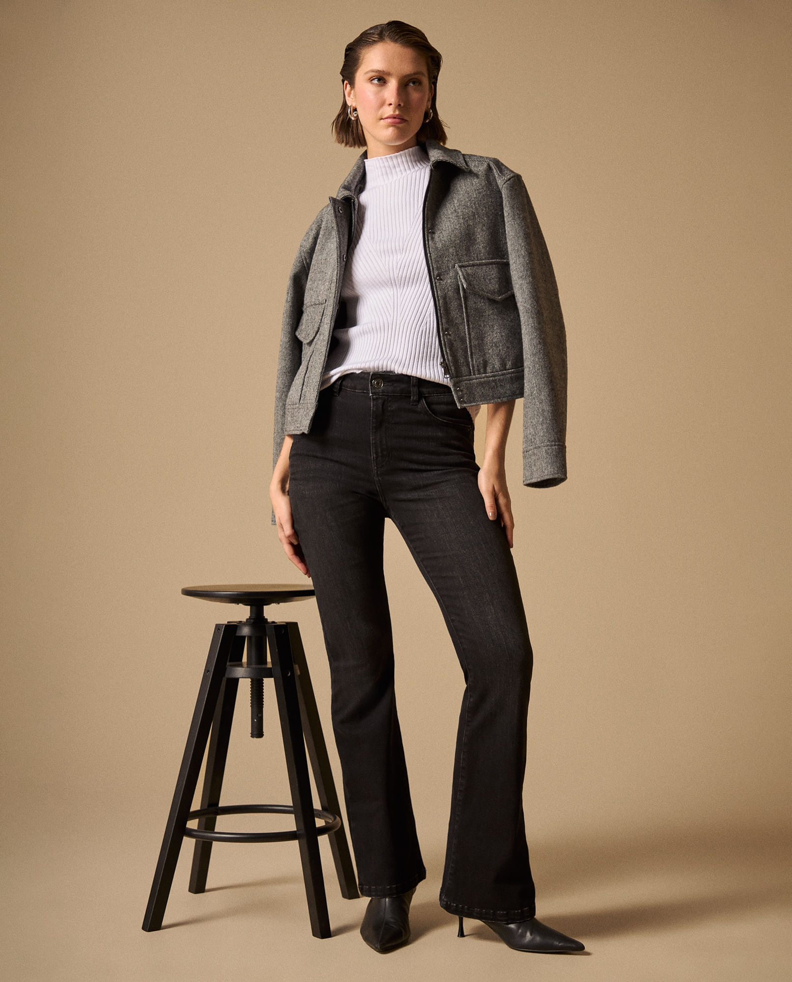 Jean Flared Negro Tiro Alto