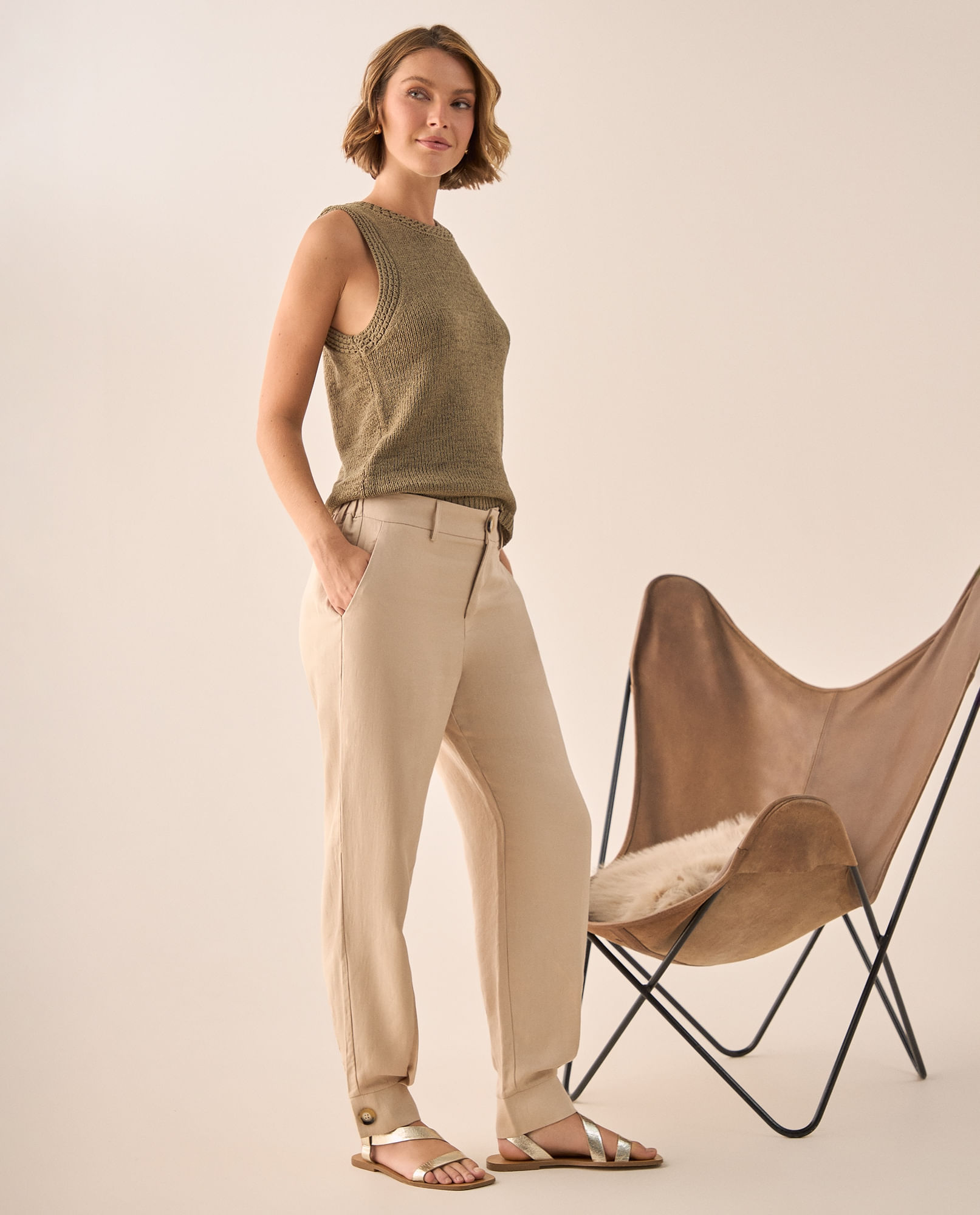 Pantalón Beige con Mezcla de Lyocell y Lino