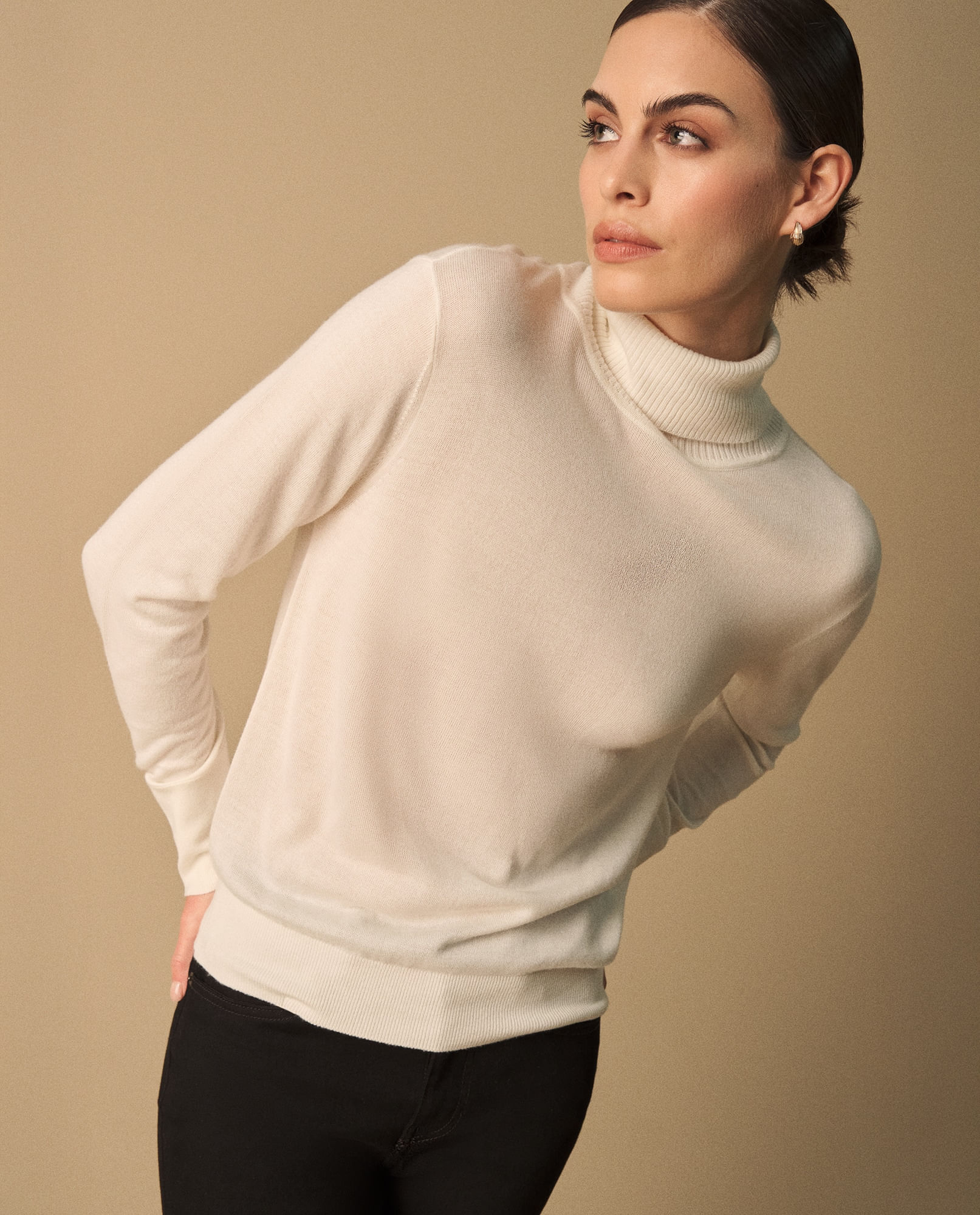 Buzo tejido de cuello alto para mujer