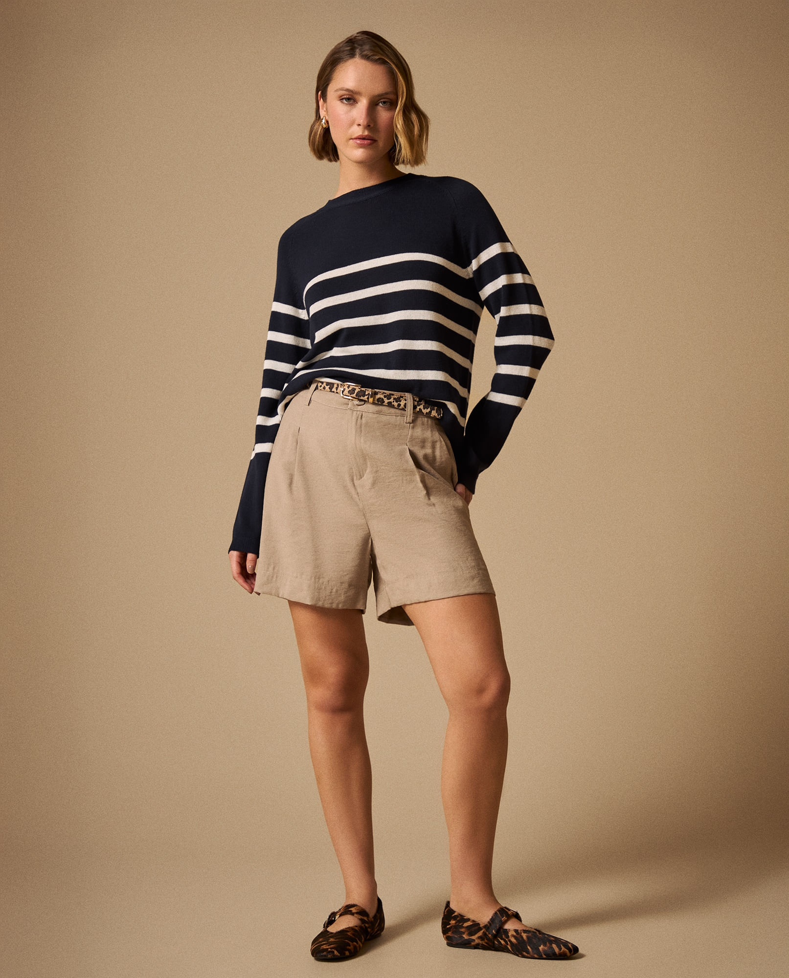 Bermuda Beige con Pliegues Frontales