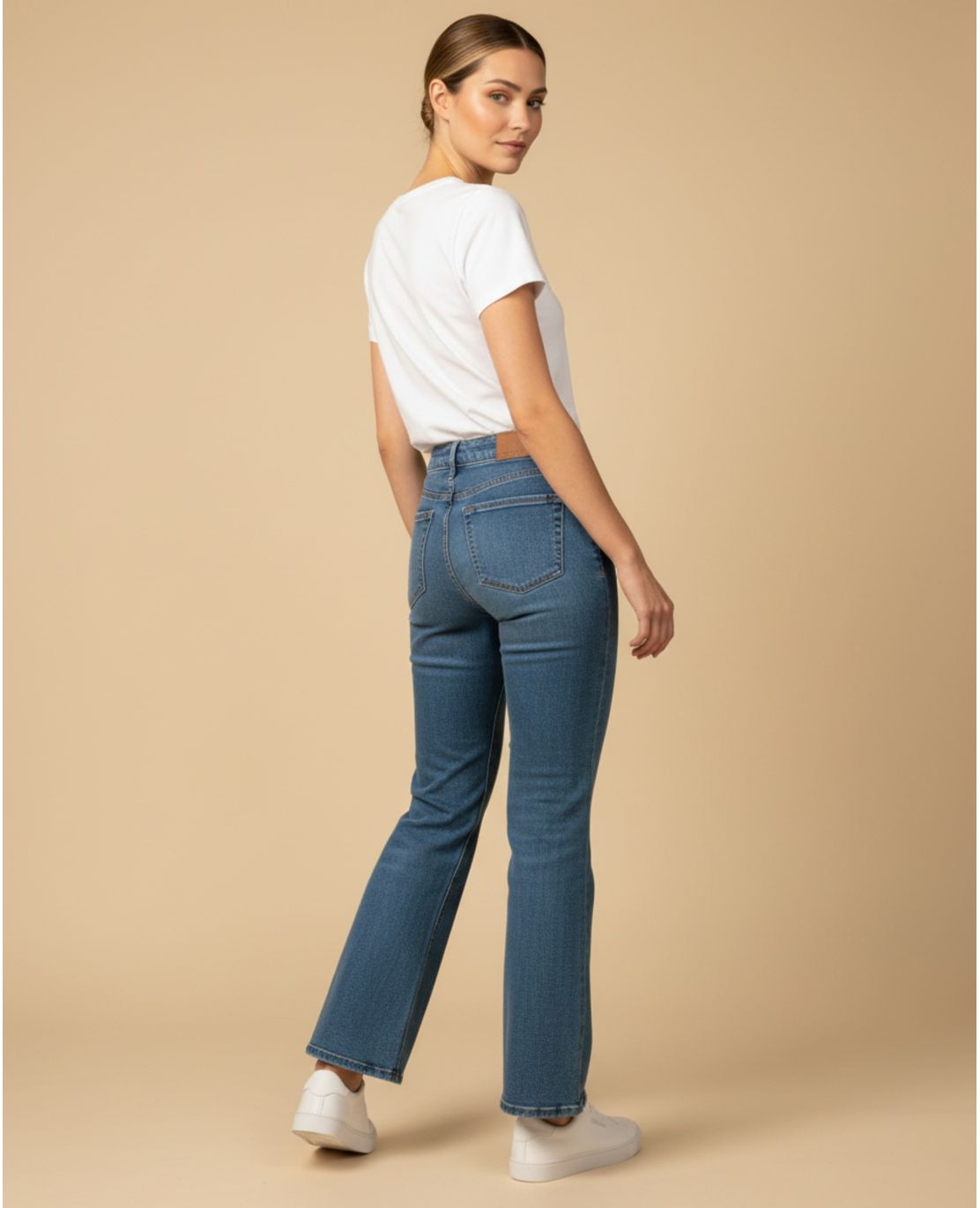 Jean boot cut con corte acampanado para mujer