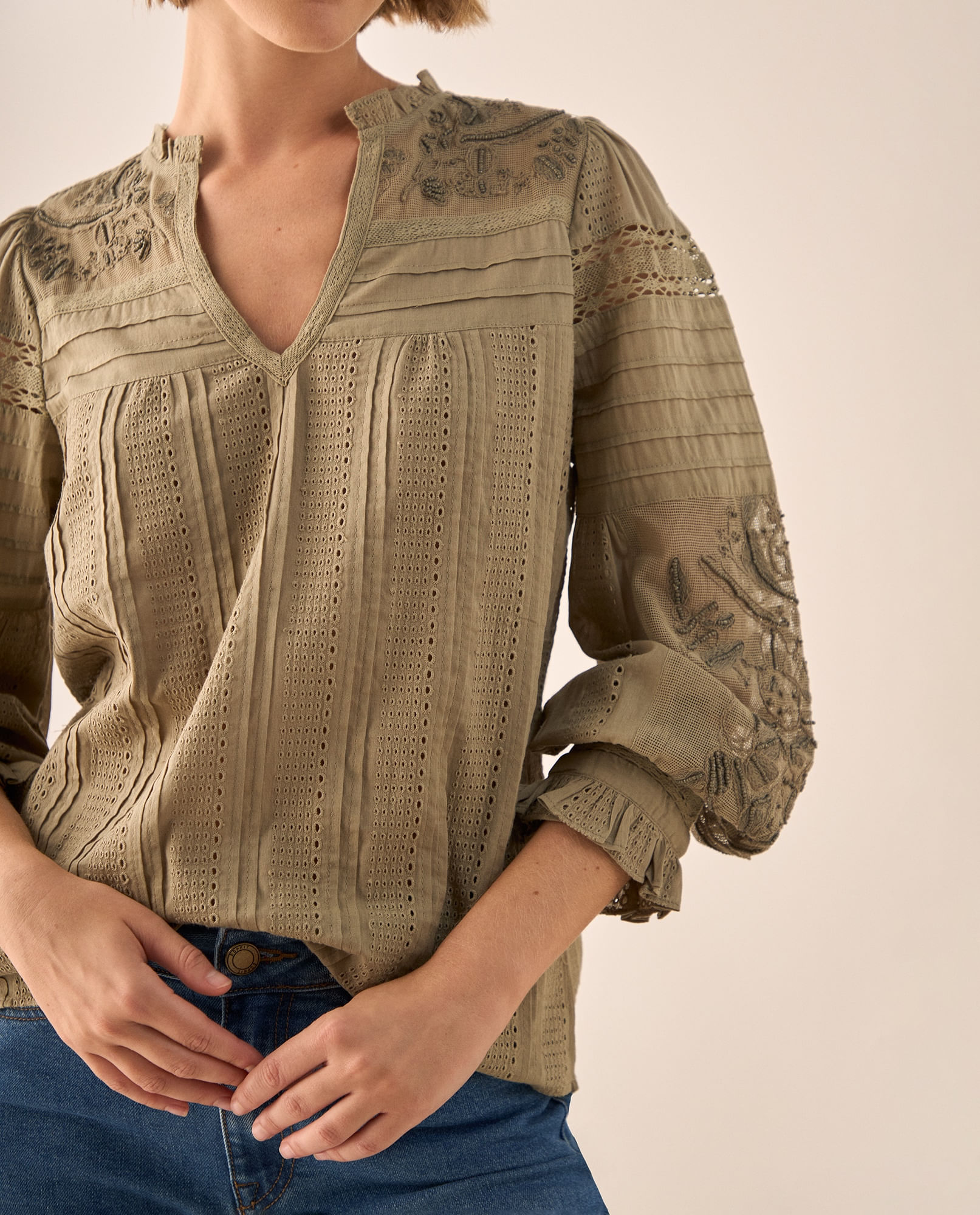 Camisa Verde con Bordados Florales