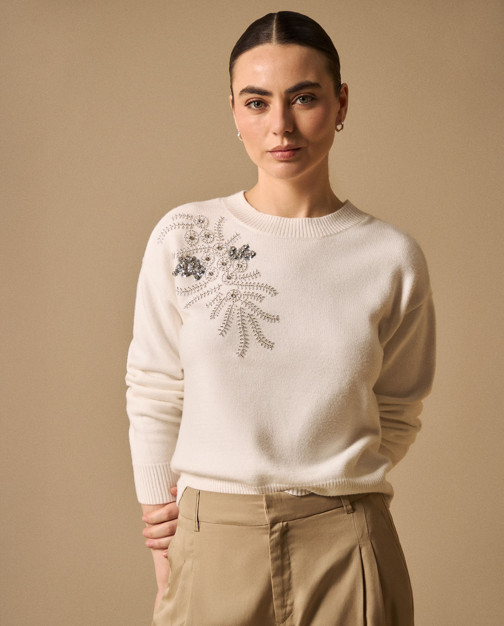 Suéter Crudo con Bordados de Lentejuelas