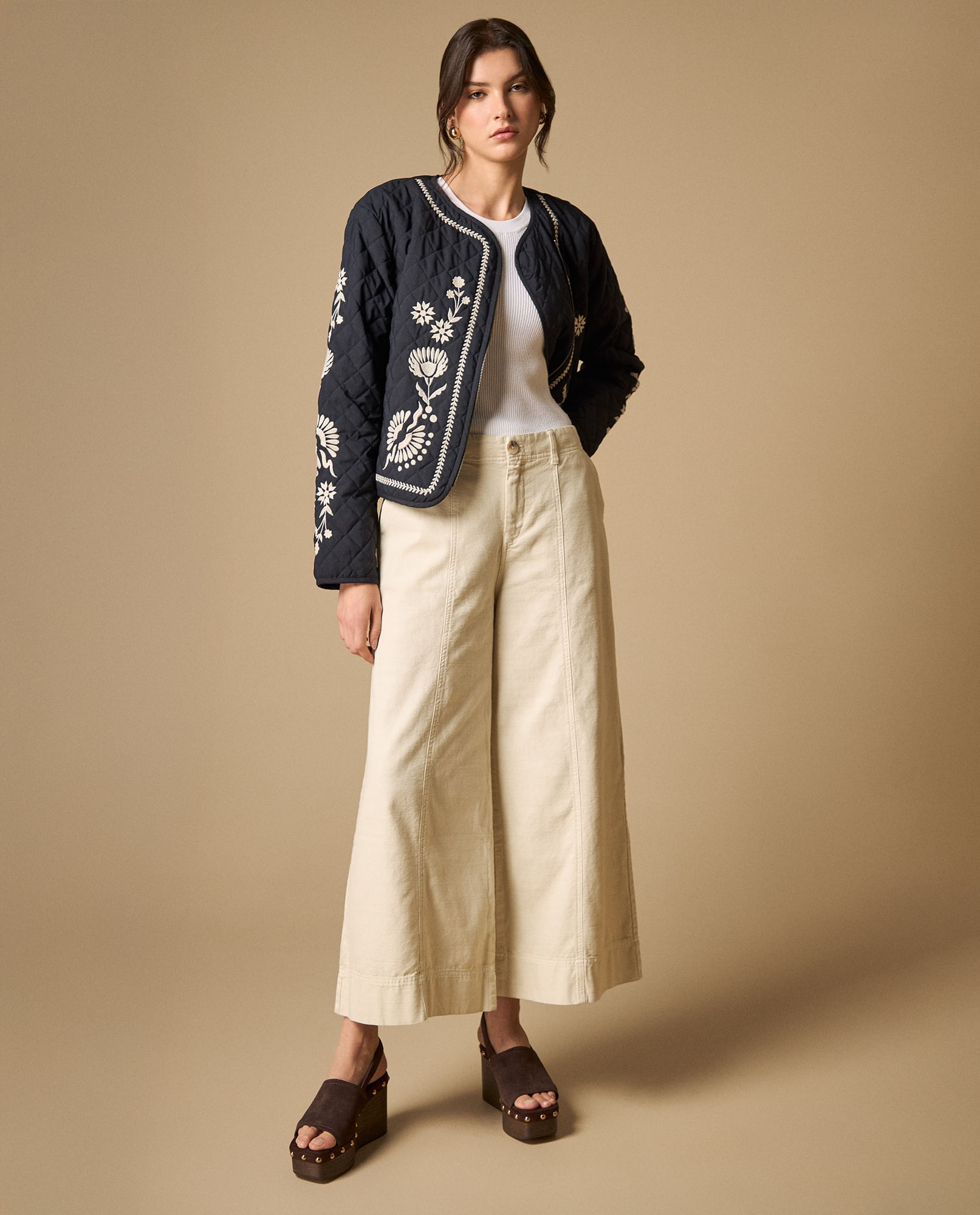 Pantalón palazzo con costuras decorativas para mujer