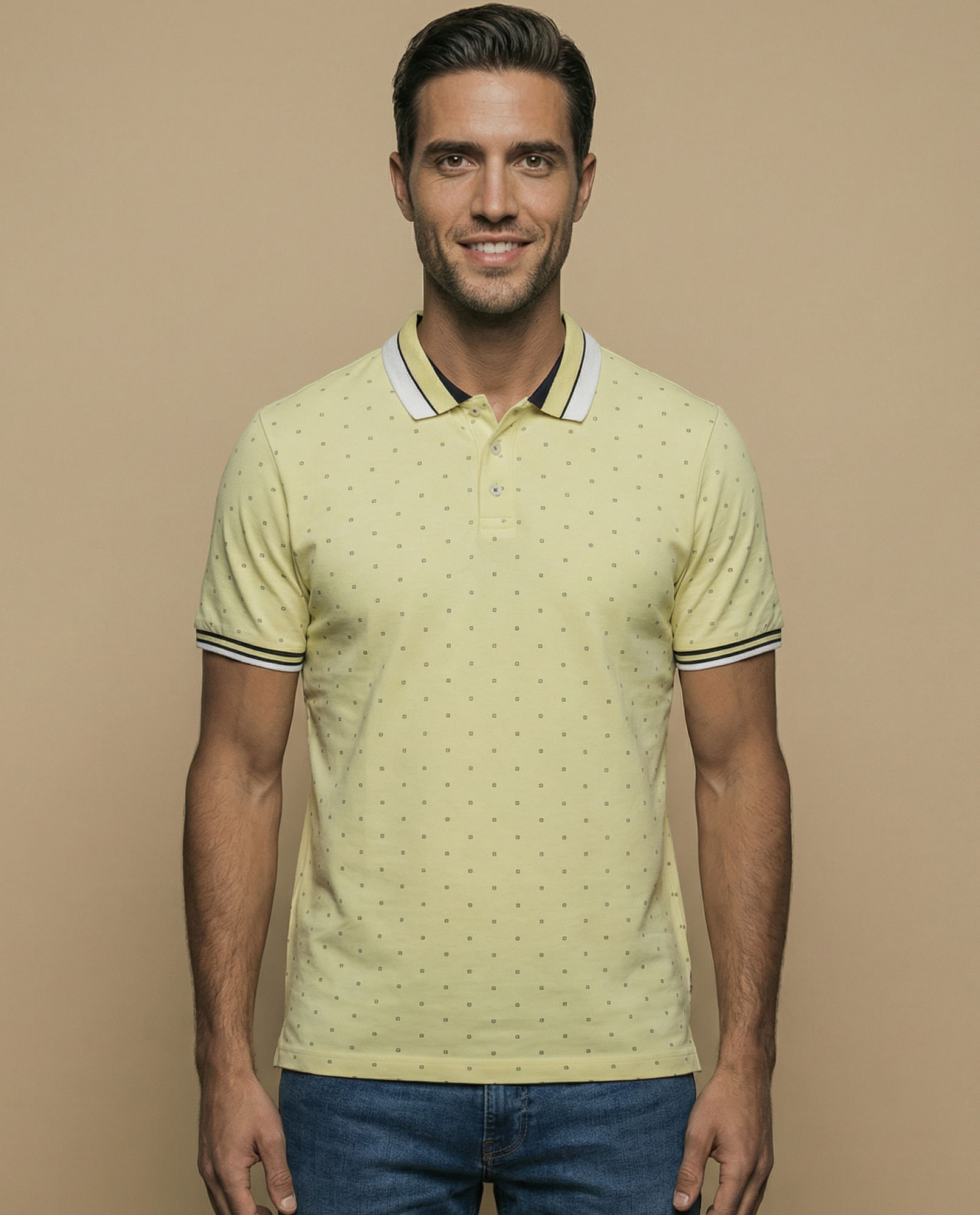Polo manga corta con estampado de micromotivo geométrico para hombre
