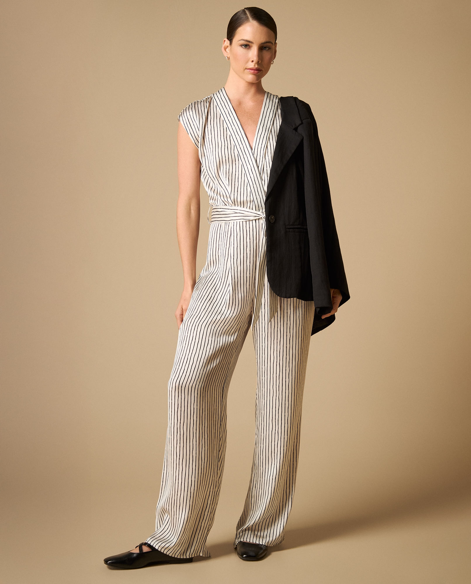 Jumpsuit cruzado a rayas con cintura ajustable para mujer