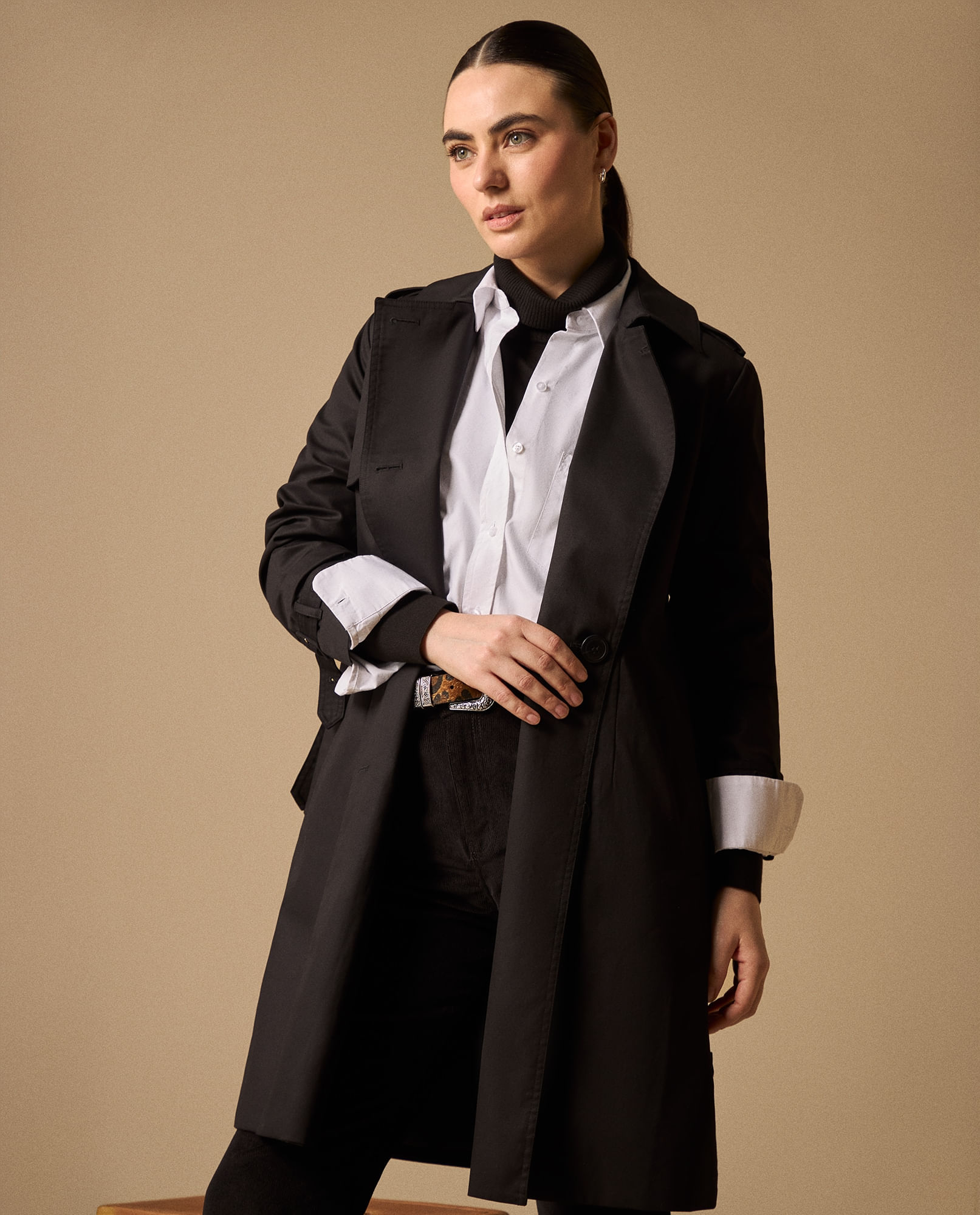 Trench Bahía con Cinturón Ajustable