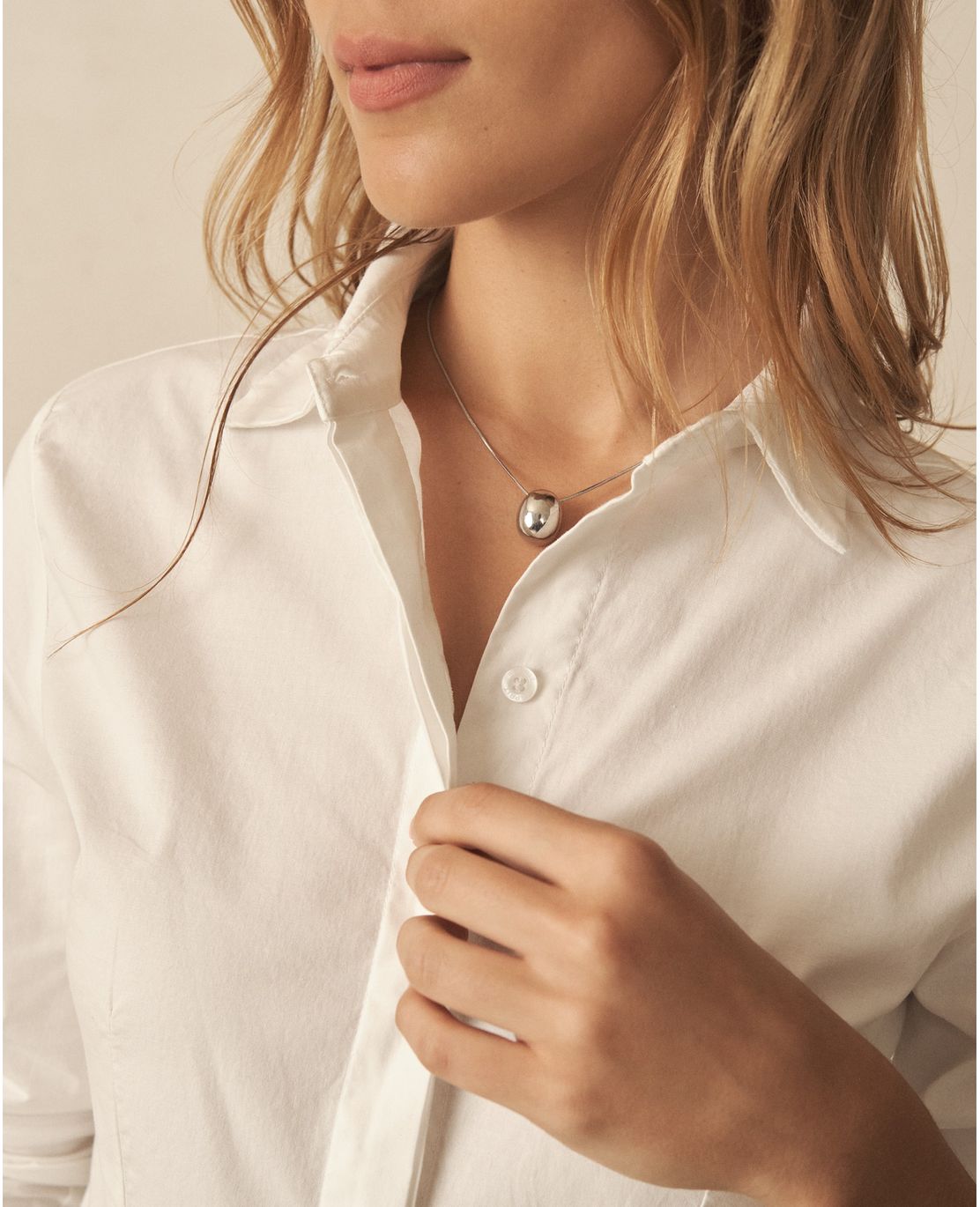 Camisa con cortes en laterales para mujer