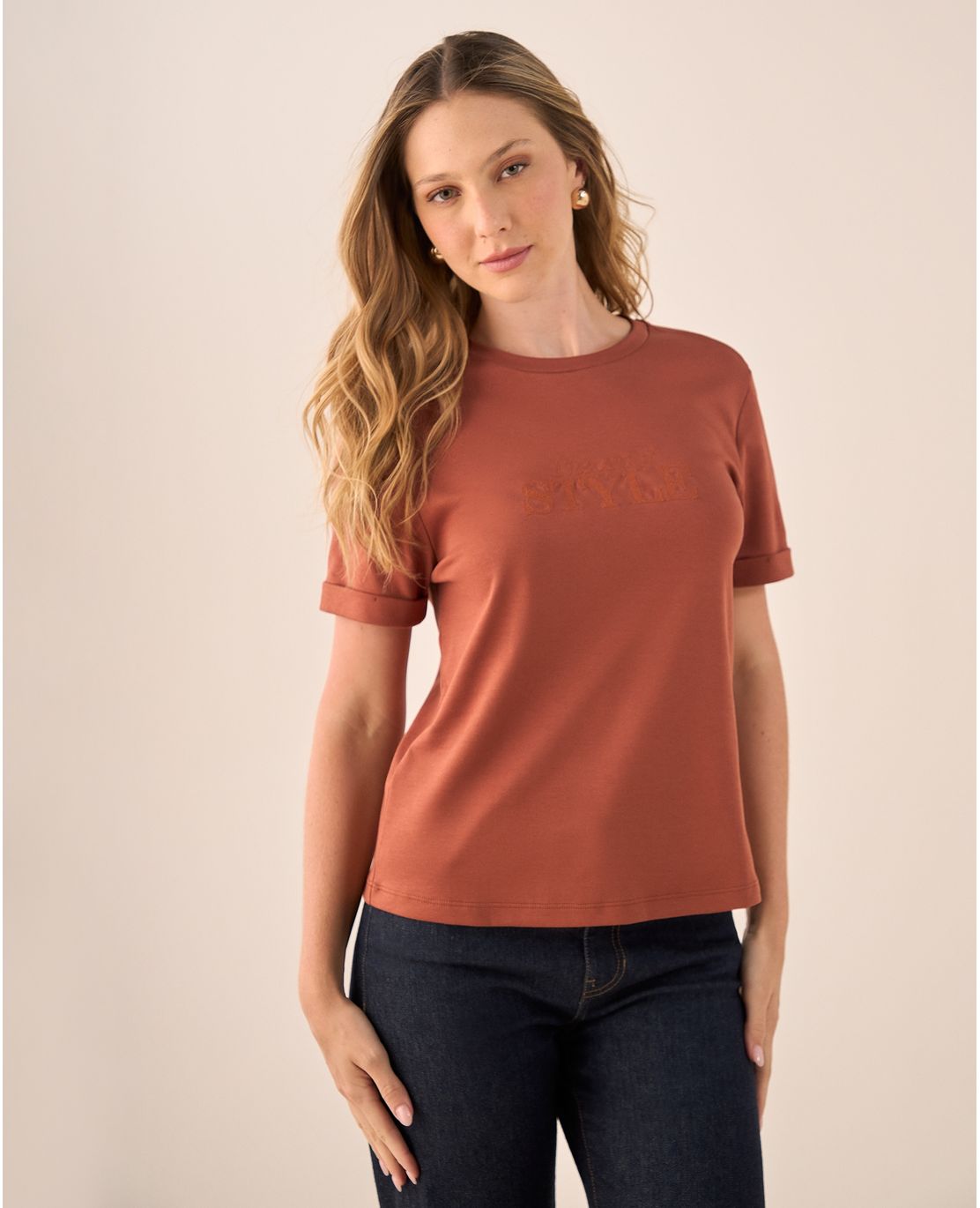 Camiseta Naranja con Bordado Tonal