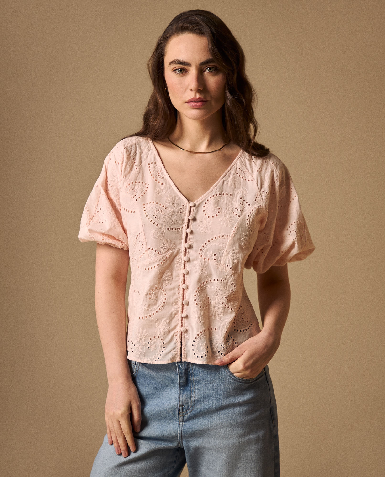 Camisa Rosa con Bordados Calados Artesanales