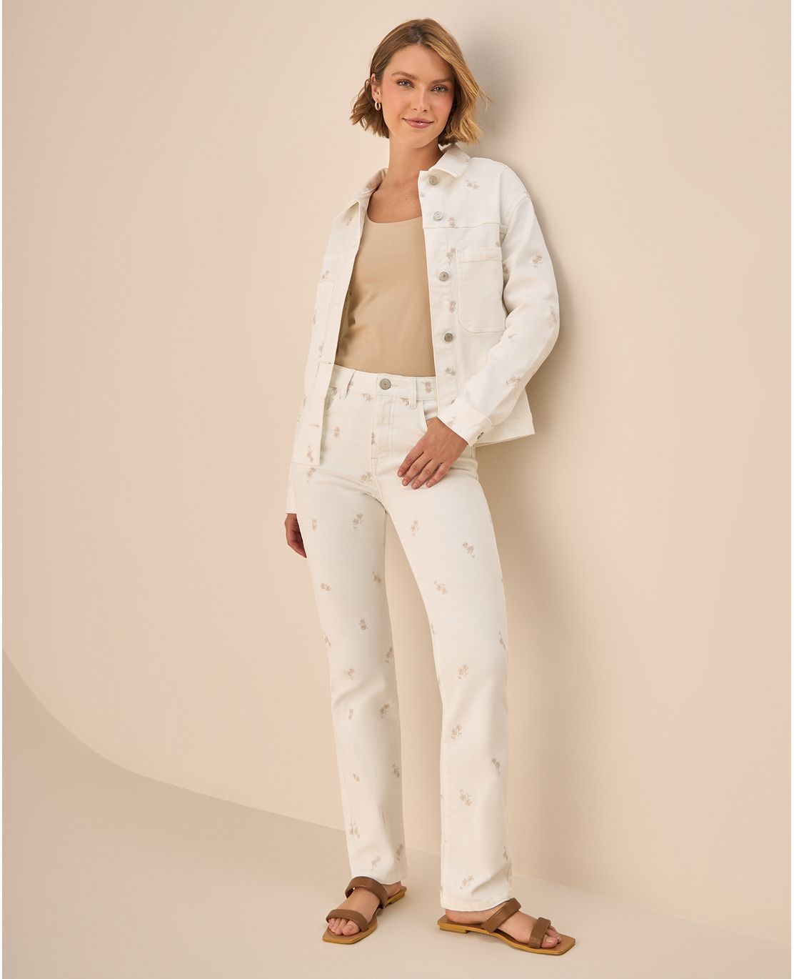 Jean Straight con Estampado Floral Delicado