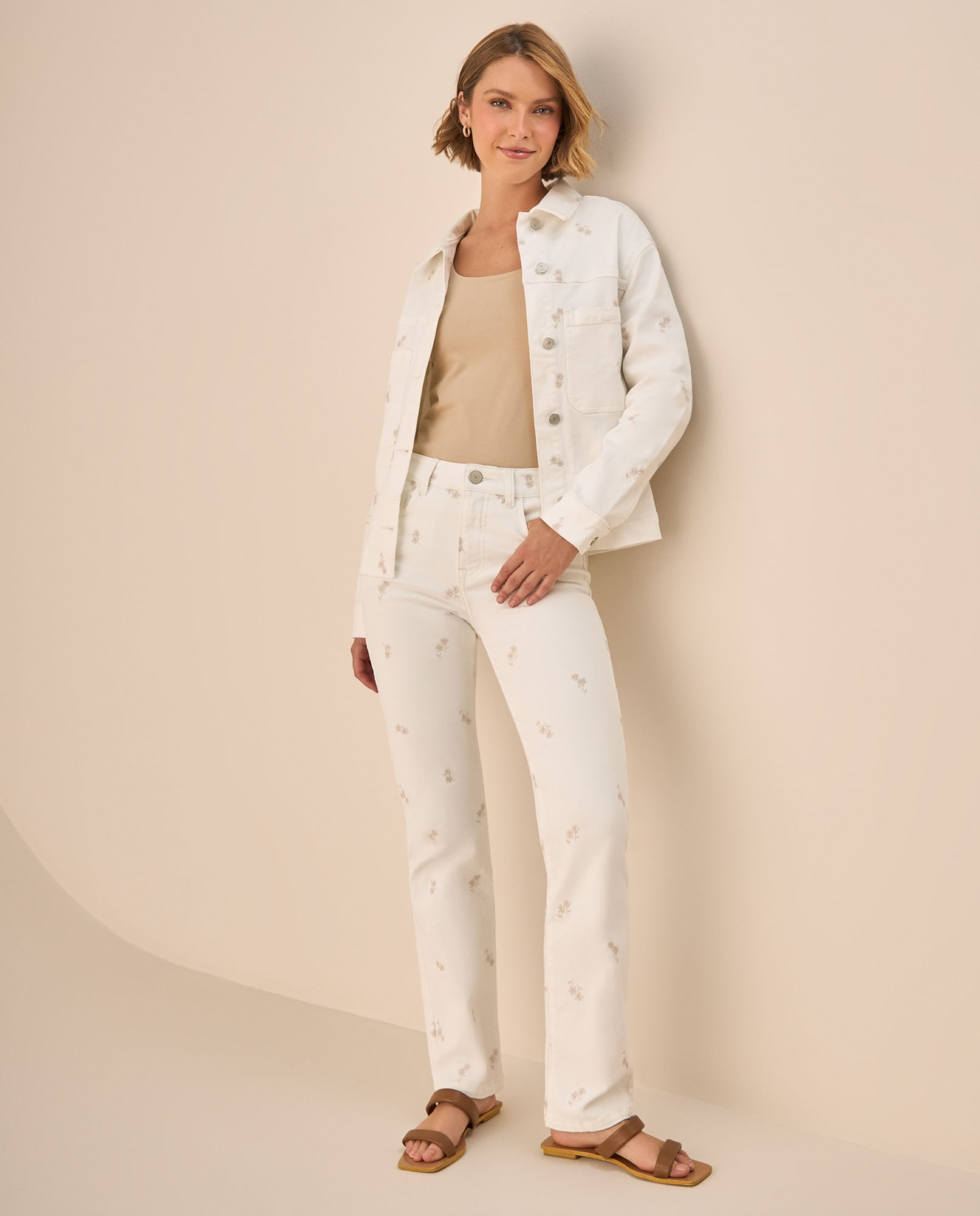 Jean Straight con Estampado Floral Delicado