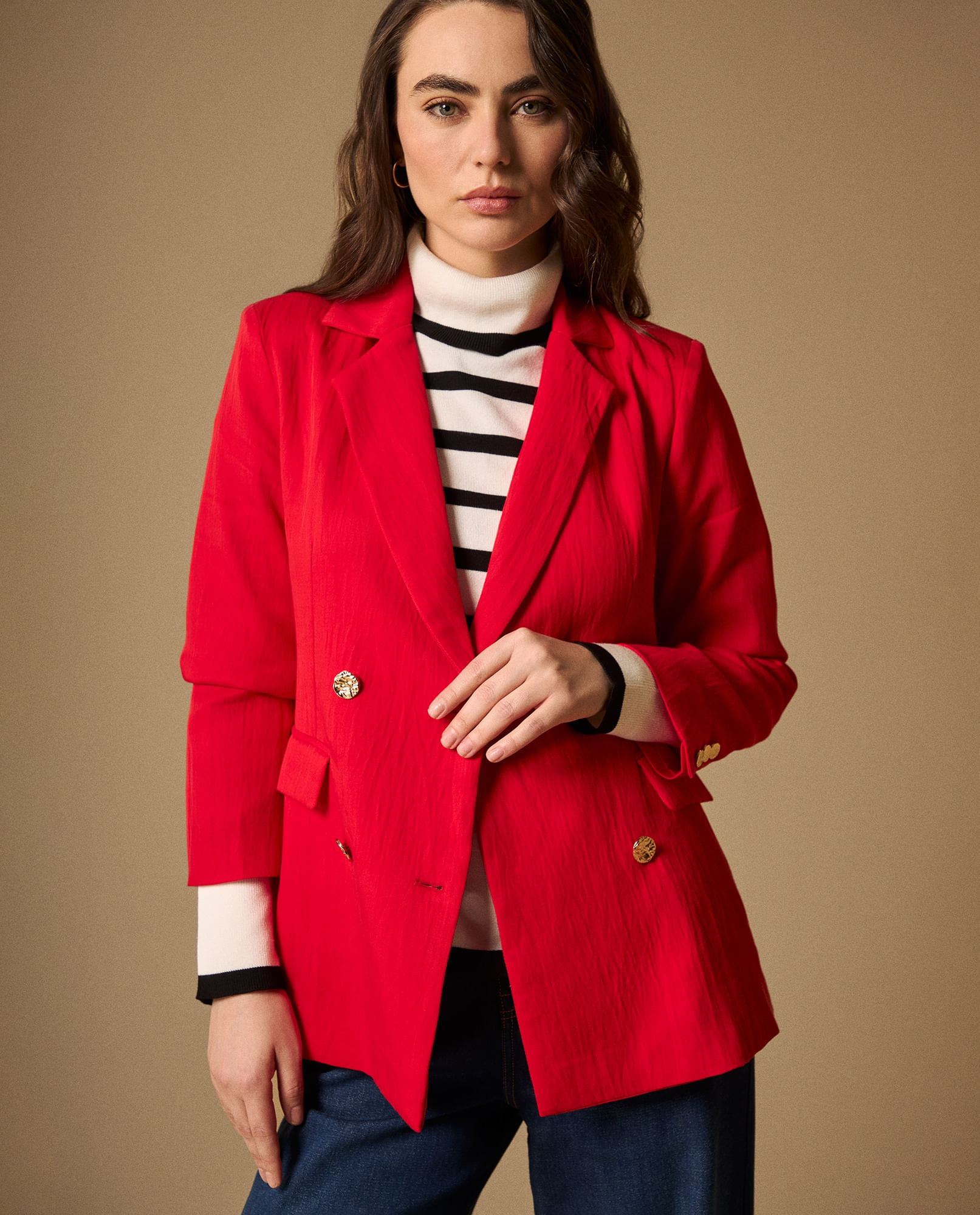 Blazer Rojo con Botones Dorados