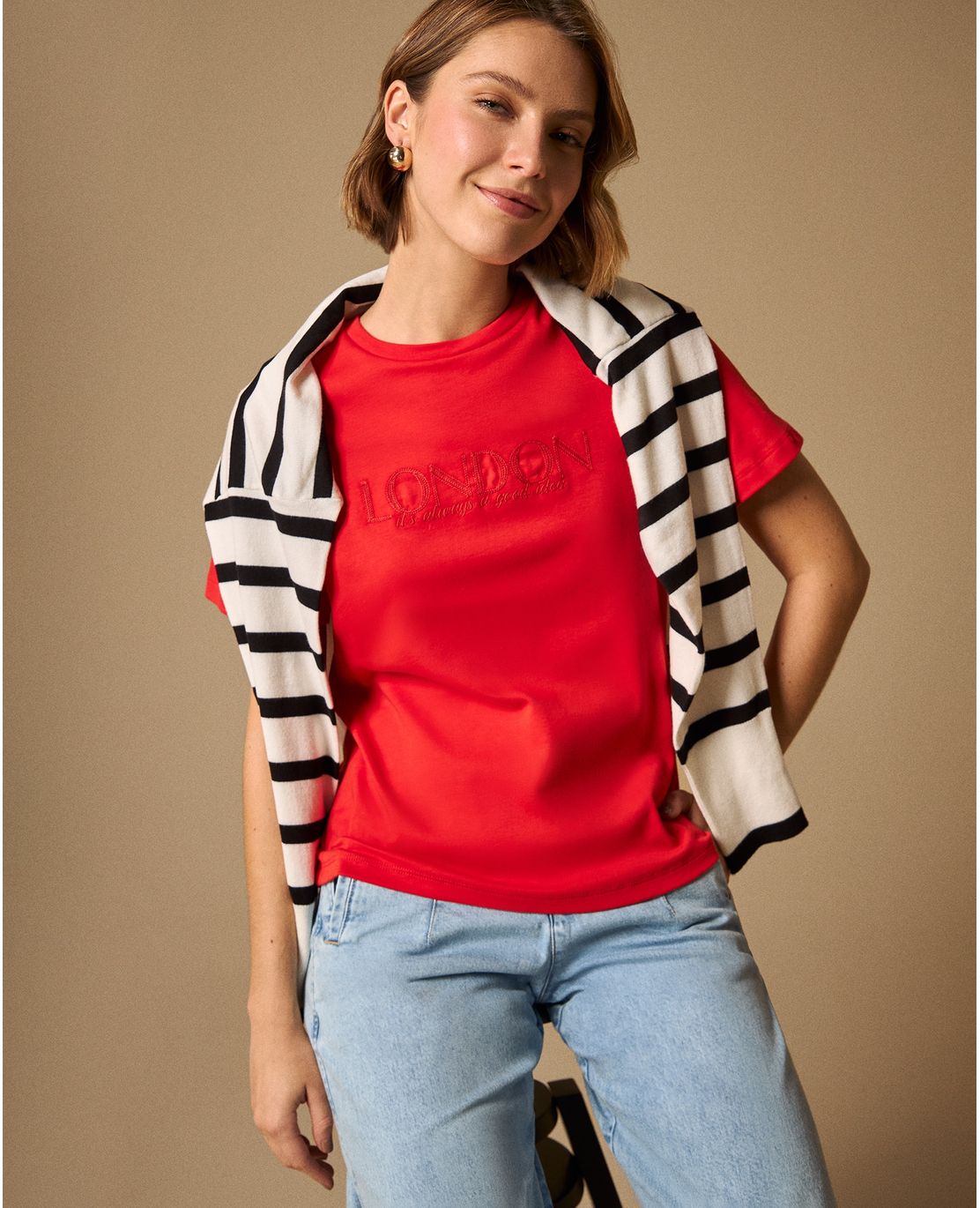 Camiseta con Bordado LONDON