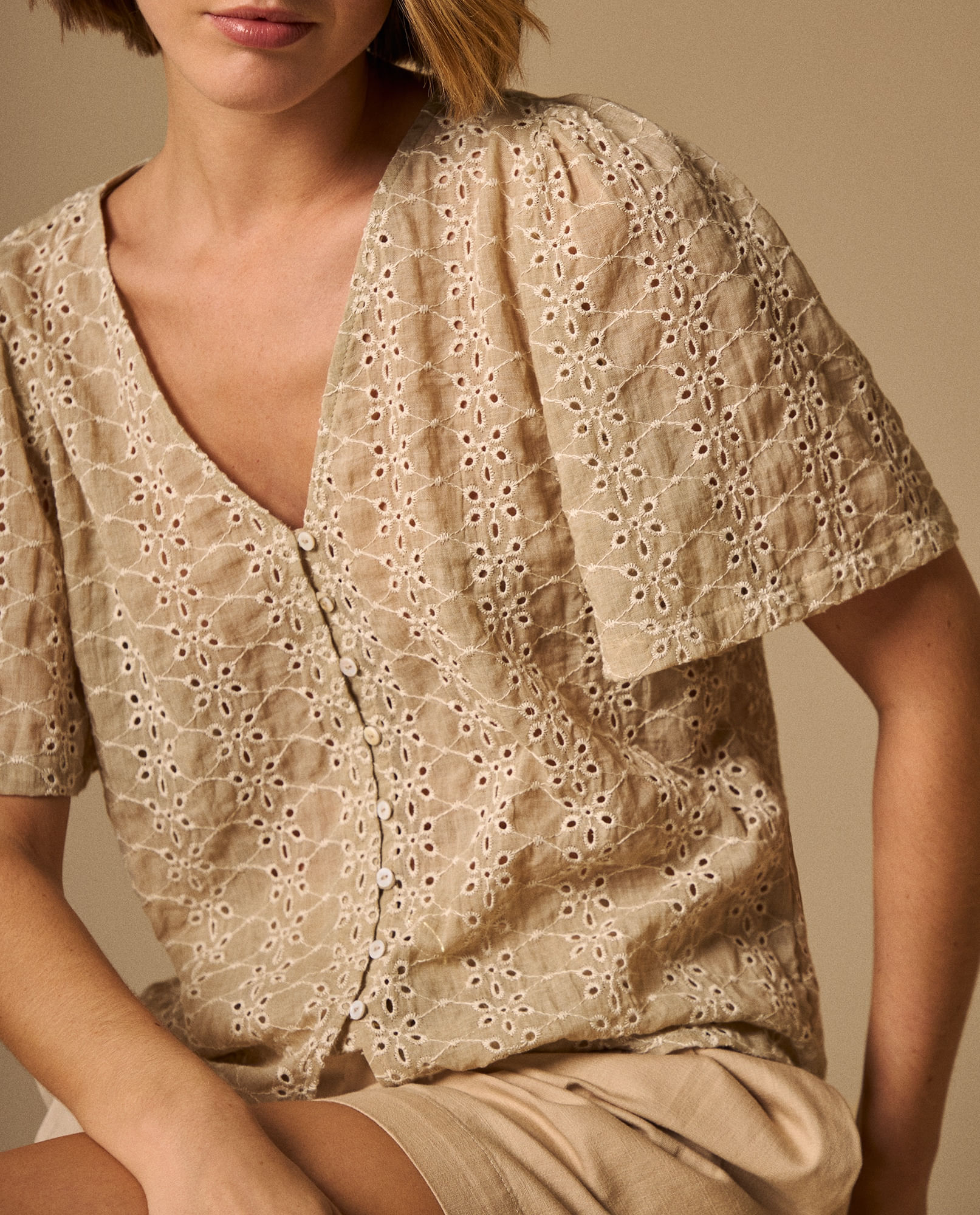 Camisa Bordada con Detalles Artesanales