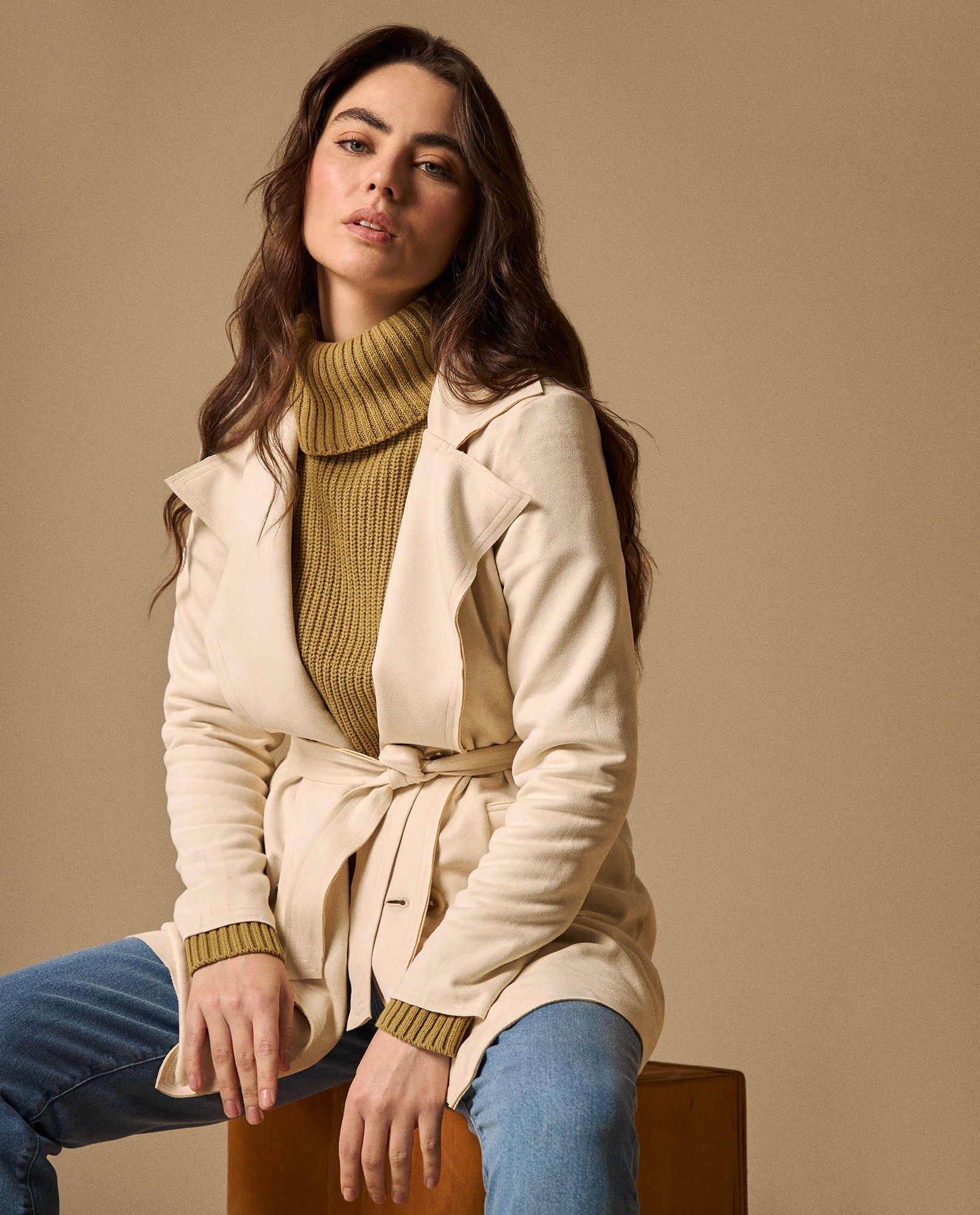 Abrigo Liviano Crudo con Cinturón