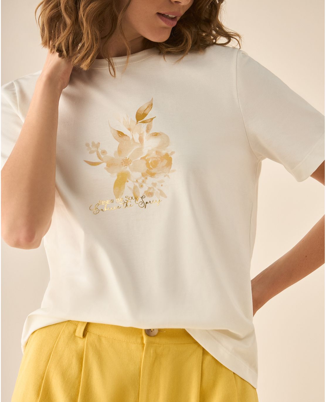 Camiseta tradicional con estampado al frente para mujer
