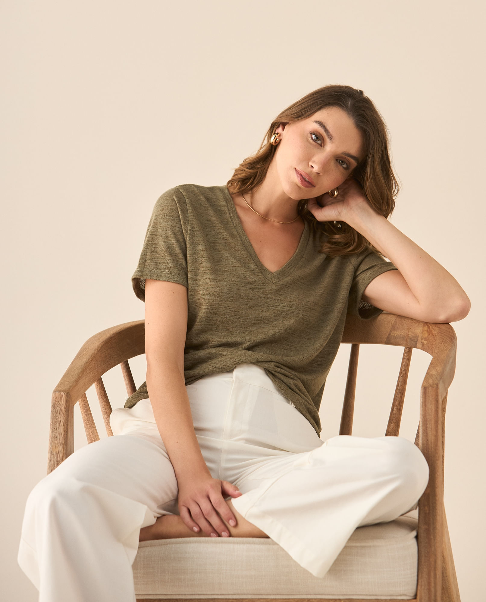 Camiseta con escote en V para mujer