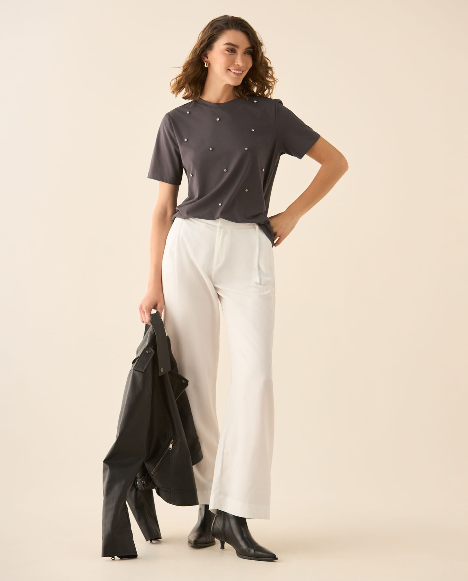 Pantalón bota recta con bolsillos de ribete en posterior para mujer