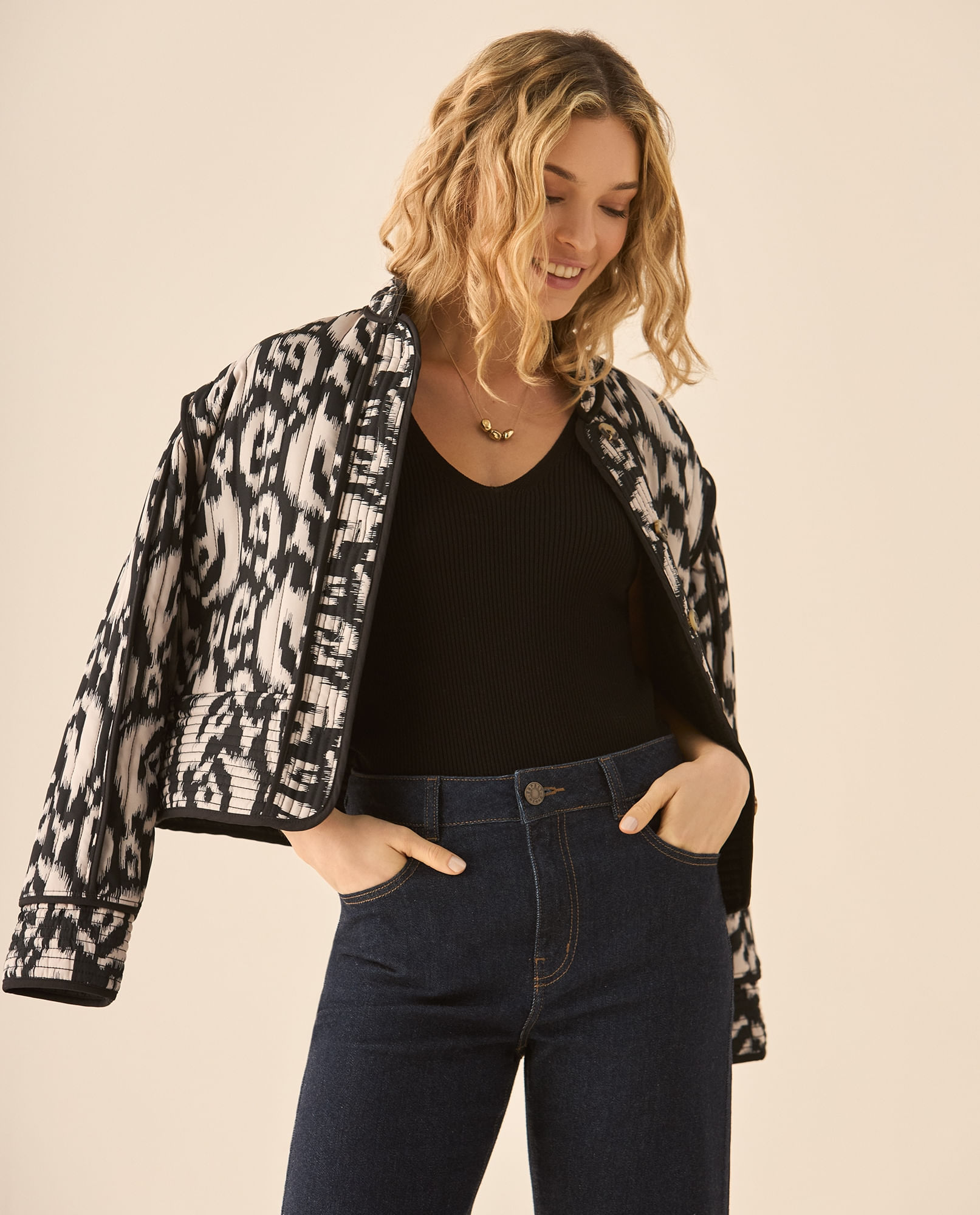 Camiseta tejida con escote en v para mujer