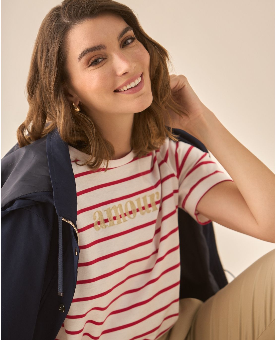 Camiseta a rayas con bordado para mujer