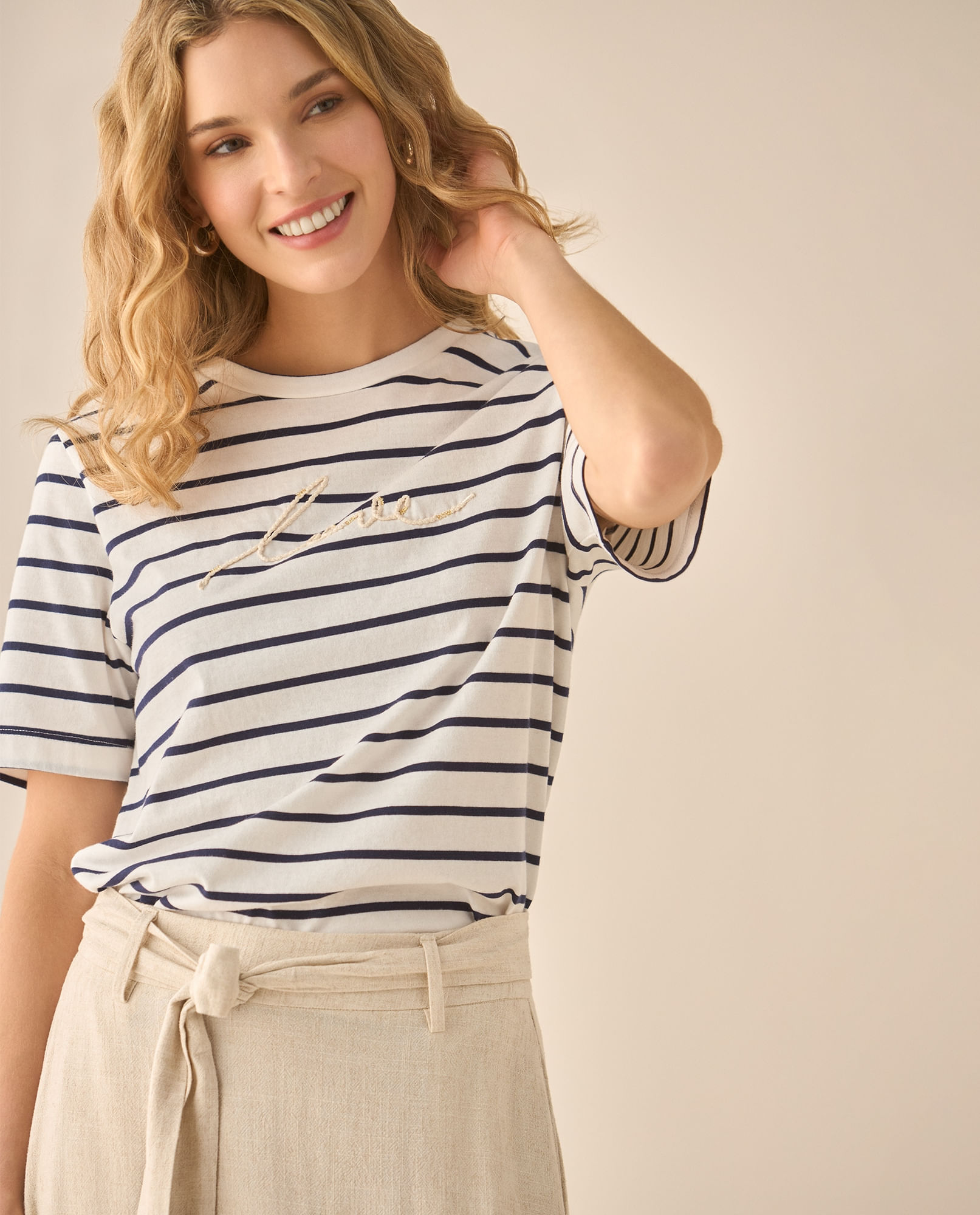 Camiseta a rayas con bordado para mujer