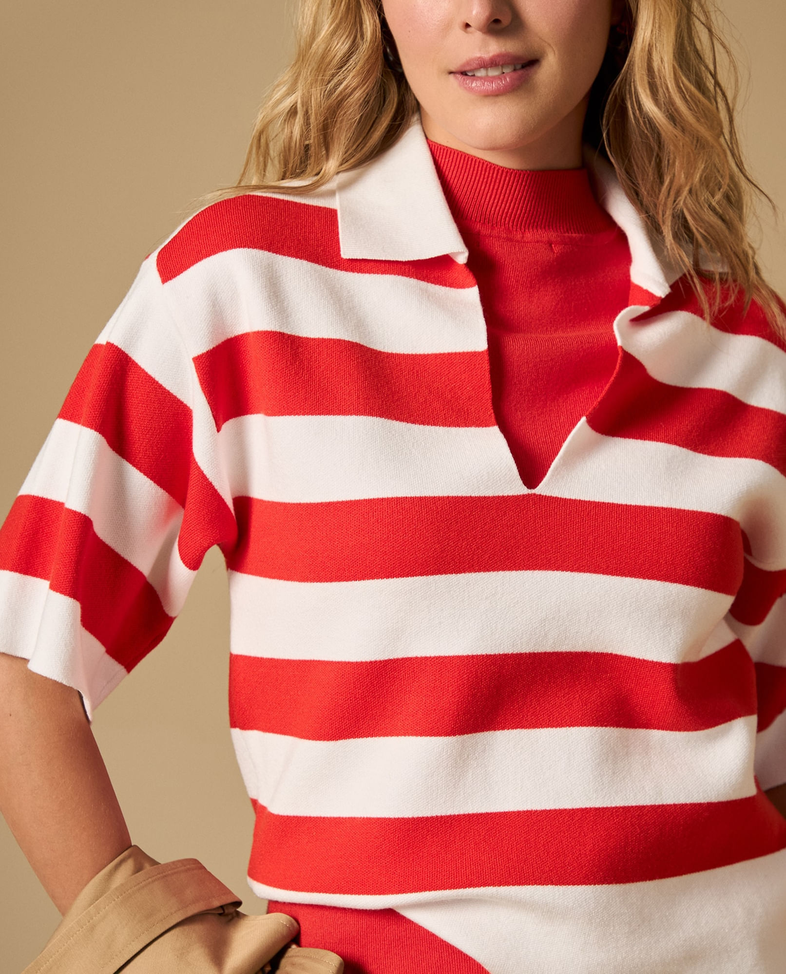 Camiseta tejida tipo polo cuello en V manga larga